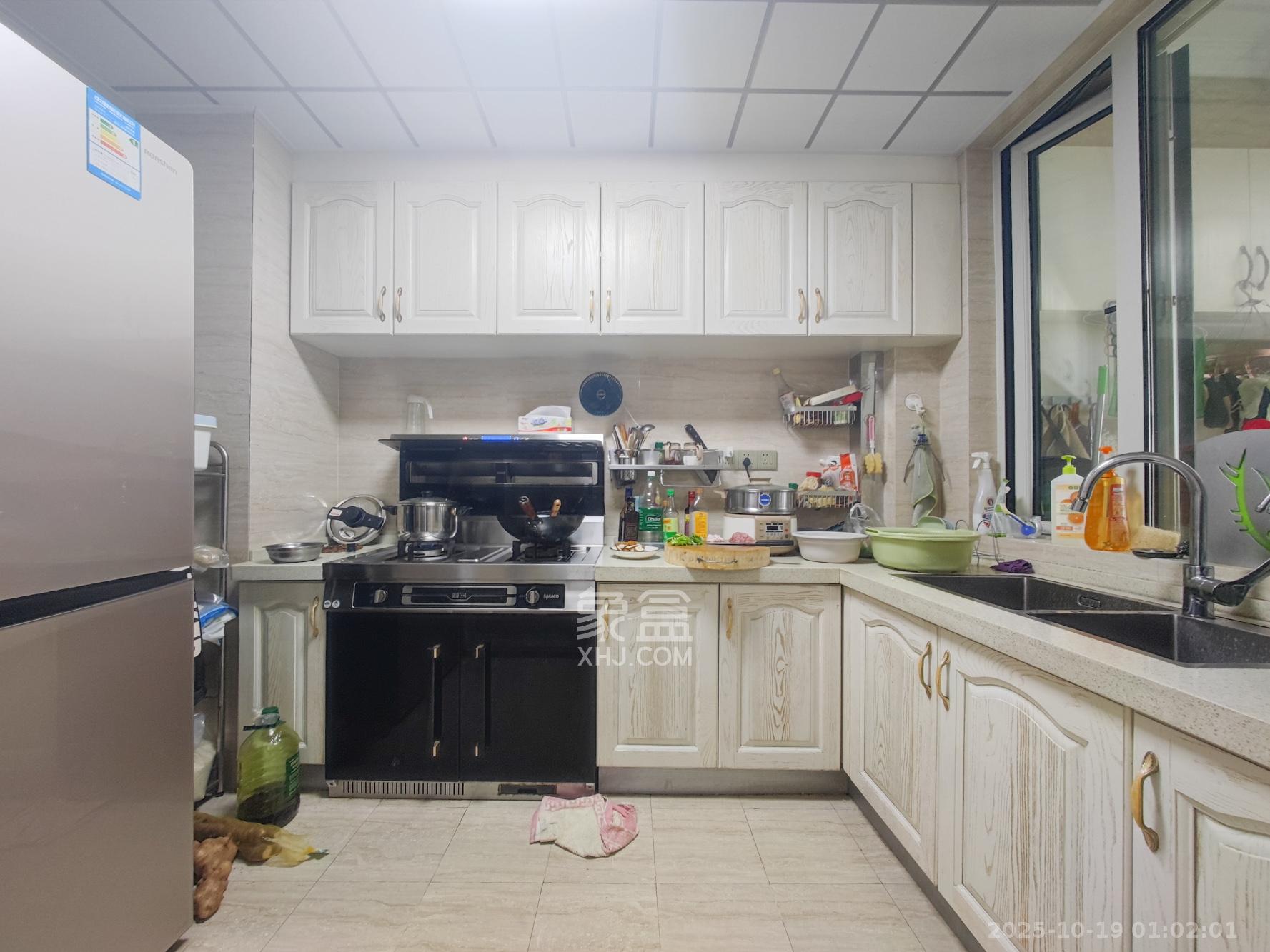 五矿万境水岸二期（五矿万境水岸和苑）  3室2厅2卫    195.8万厨房