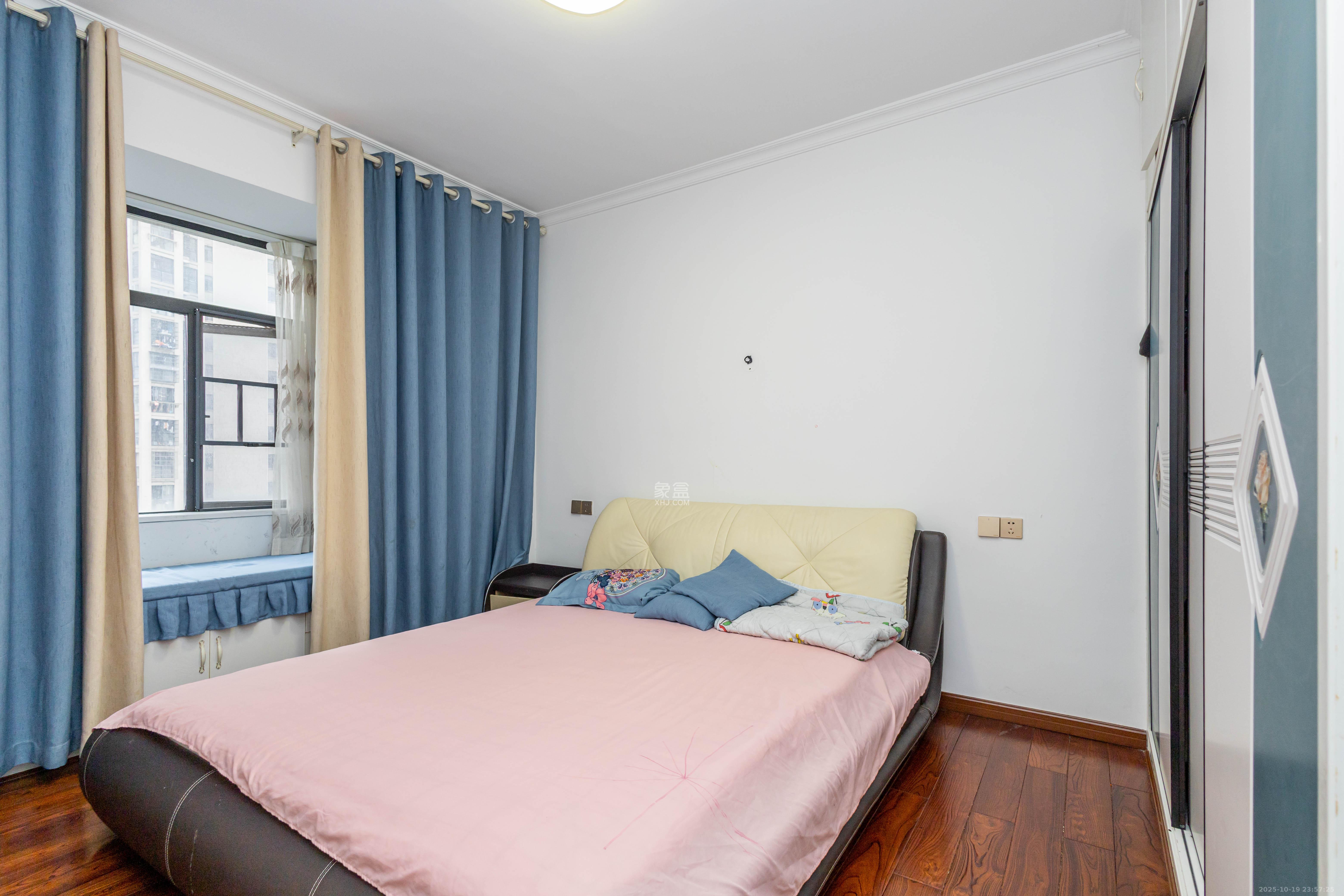 辉煌国际城二期  3室2厅1卫    95.0万卧室