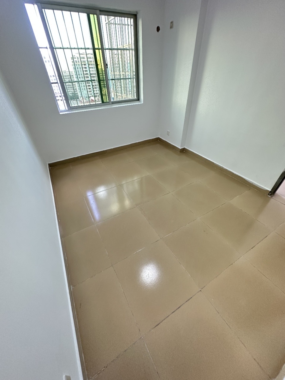 水岸星城B小区  1室2厅1卫    53.0万客厅