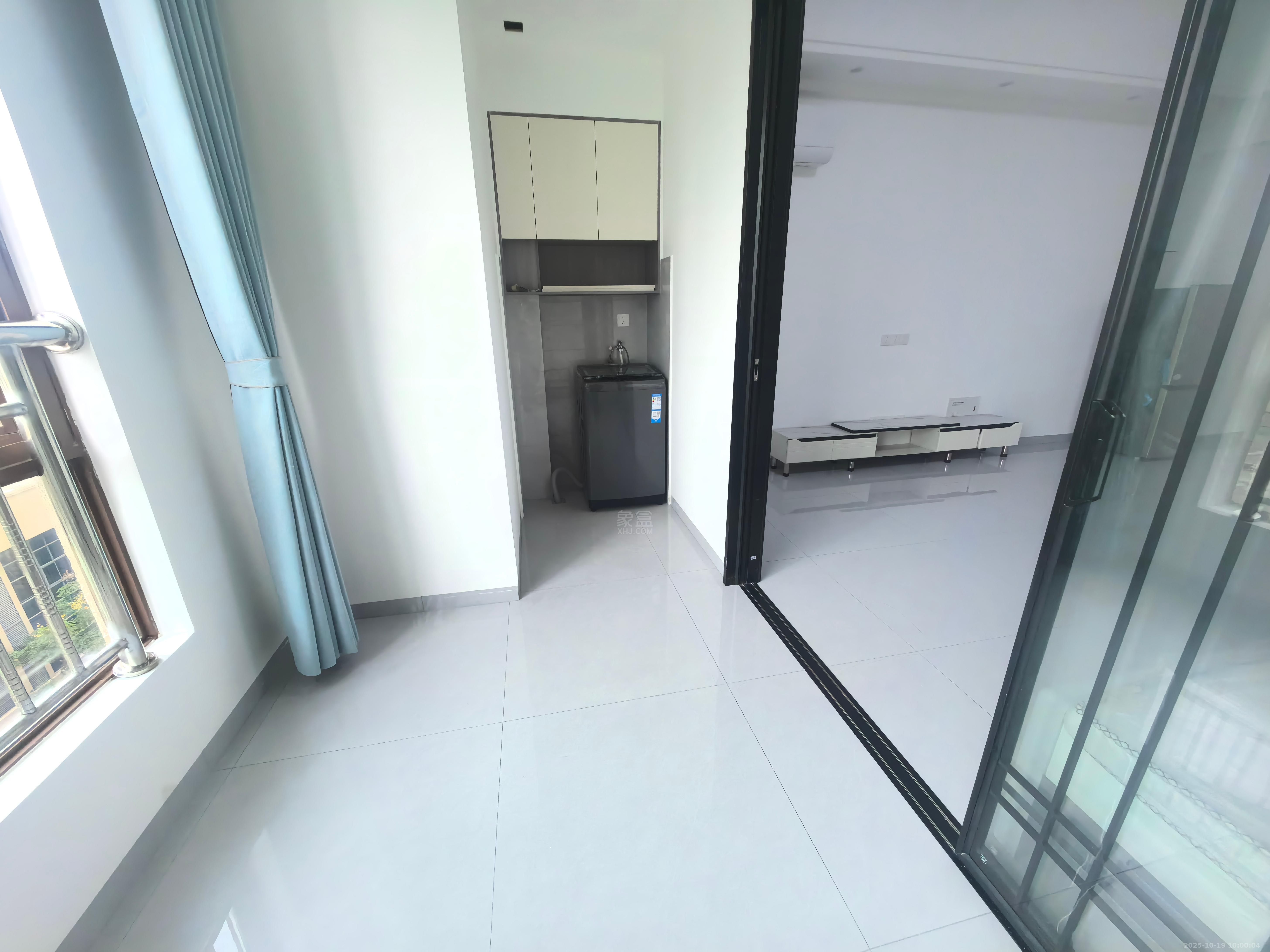 轨道交通城产业园 1室1厅1卫 900.0元/月 轨道交通城产业园 1室1厅1卫 900.0元/月室内图