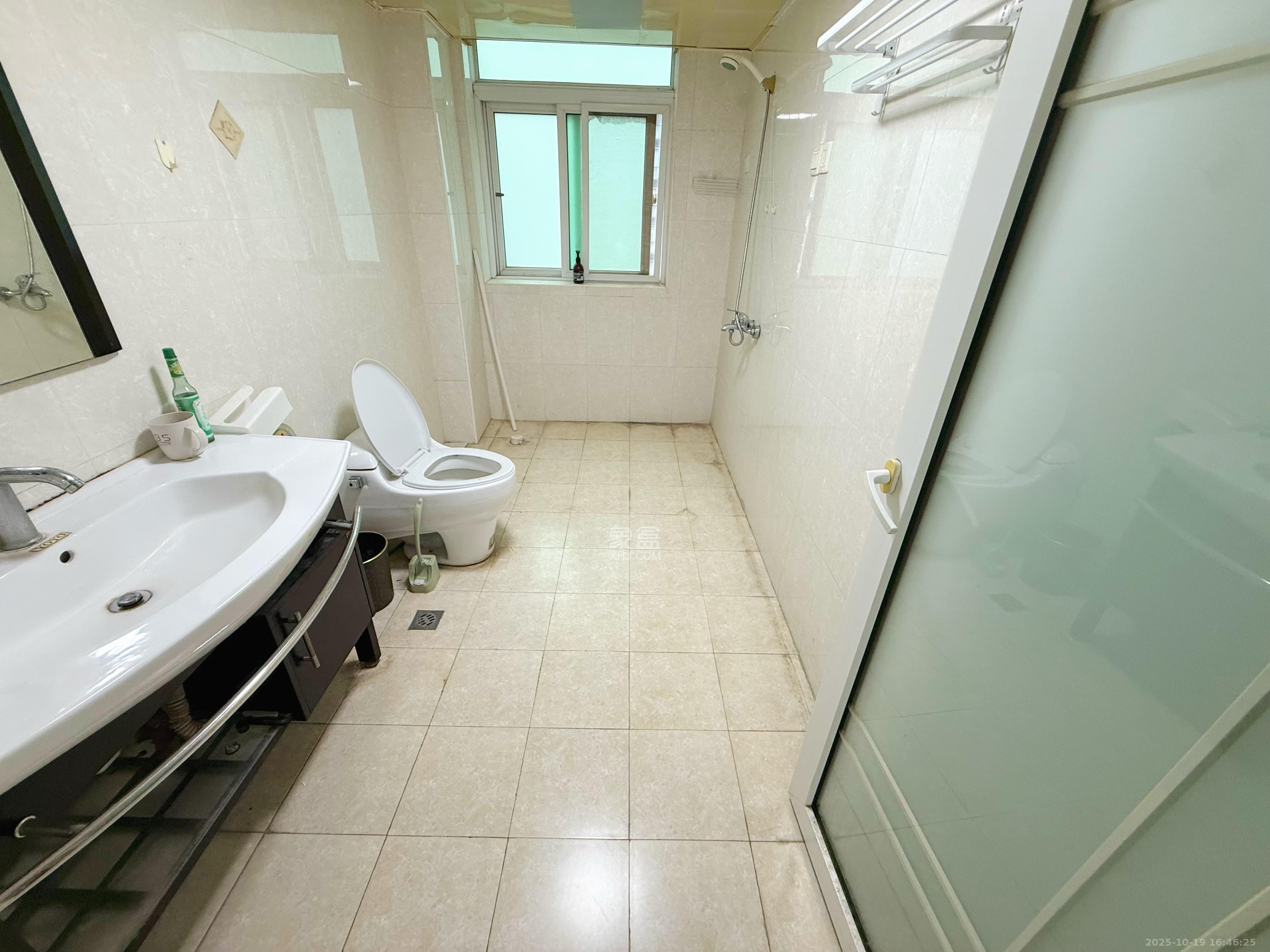 格林星城  3室2厅2卫    2400.0元/月 格林星城  3室2厅2卫    2400.0元/月室内图