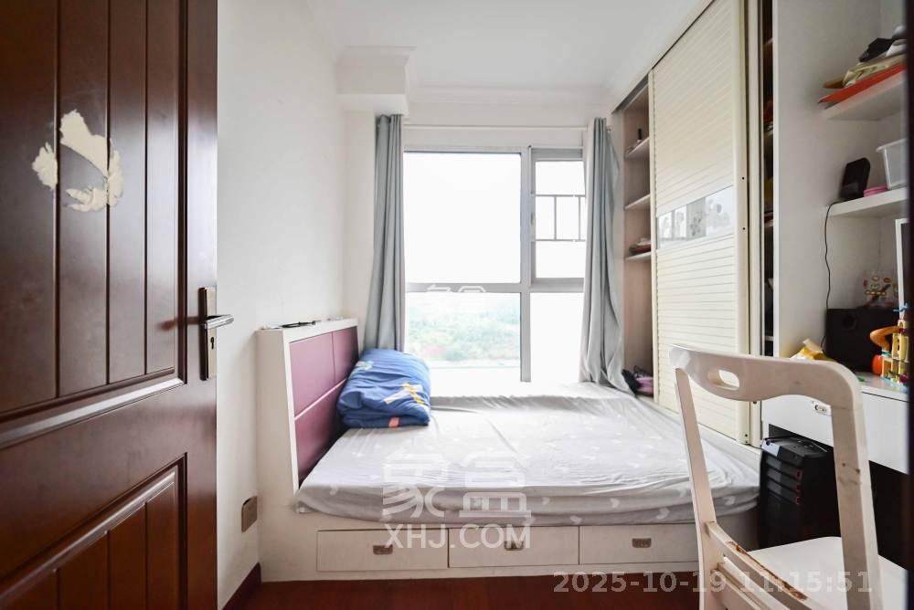 绿地之窗  4室2厅2卫    2900.0元/月室内图