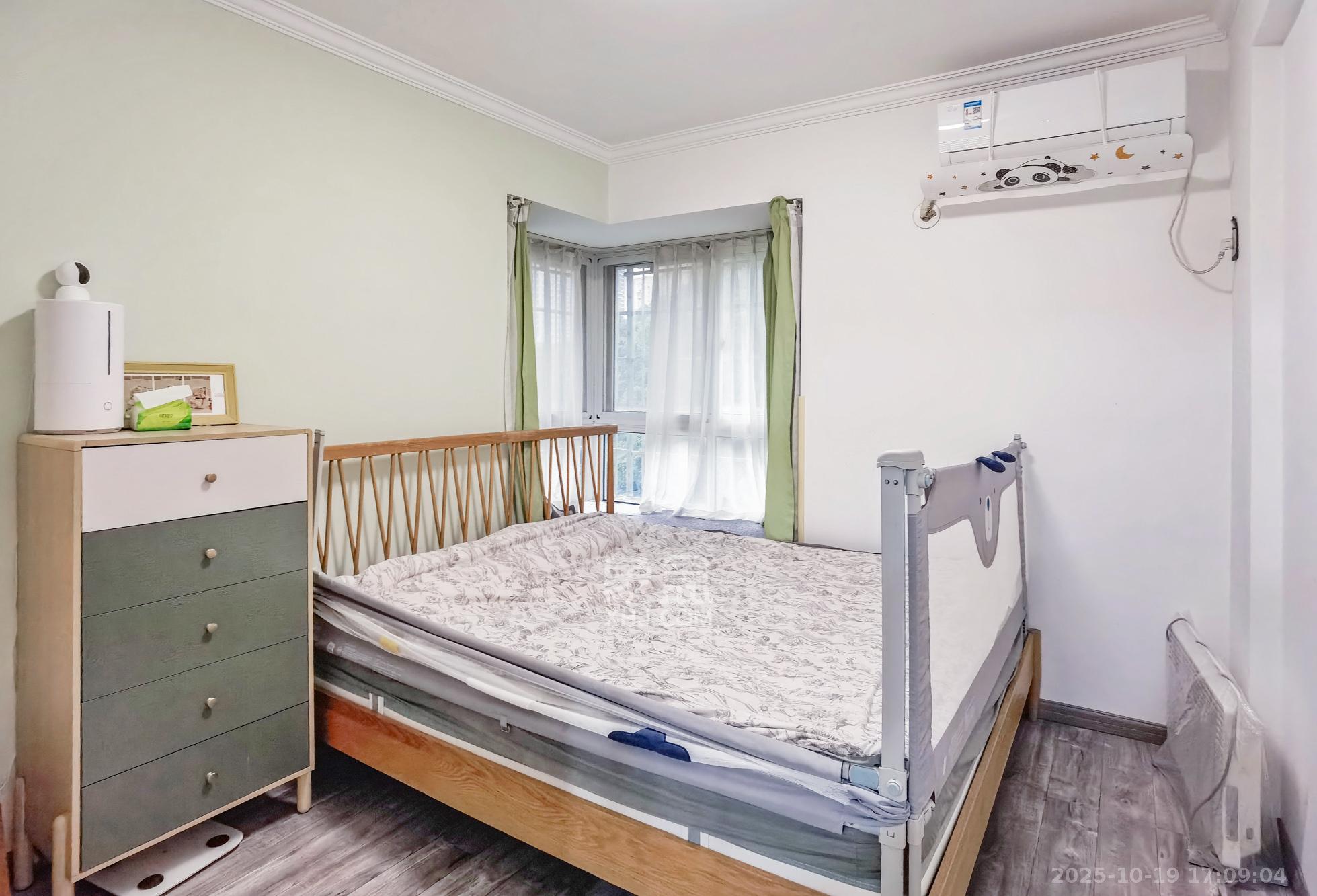 谷山乐园三期  3室2厅1卫    52.0万 谷山乐园三期  3室2厅1卫    52.0万卧室