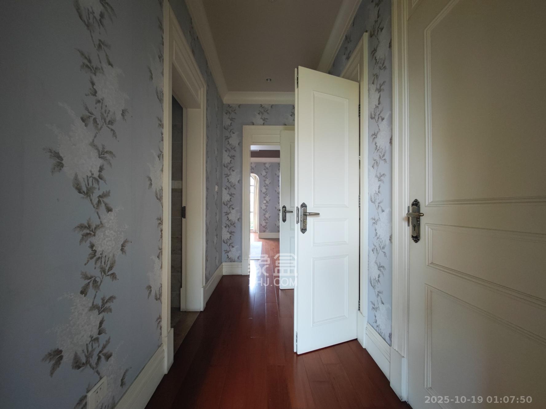 托斯卡纳洋房高层  5室2厅3卫    420.0万 托斯卡纳洋房高层  5室2厅3卫    420.0万其他