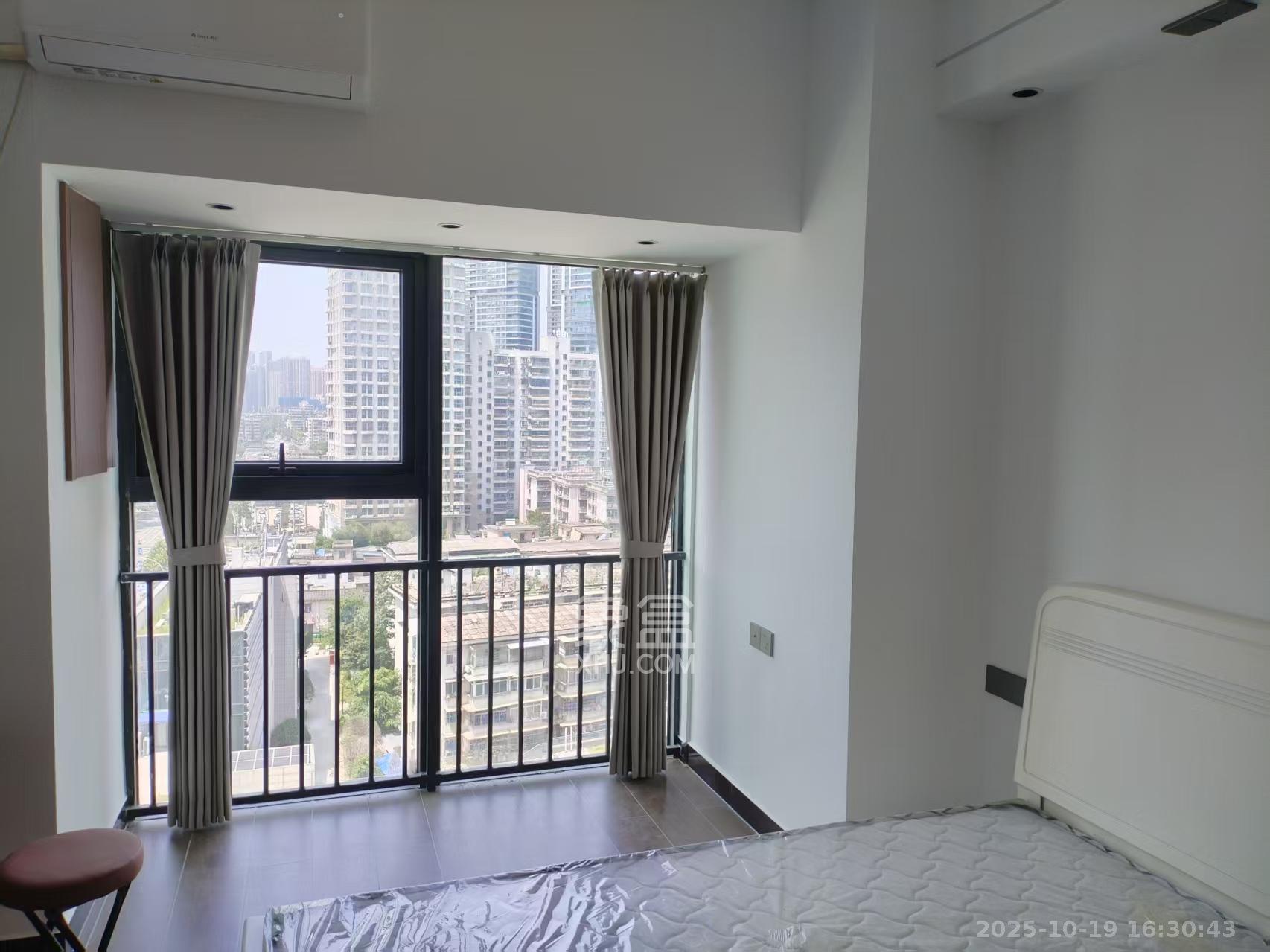 华润置地中心  1室0厅1卫    2000.0元/月 华润置地中心  1室0厅1卫    2000.0元/月室内图1