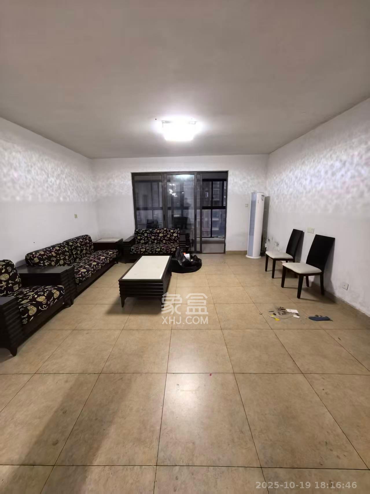 金色溪泉湾  4室2厅2卫    4200.0元/月 金色溪泉湾  4室2厅2卫    4200.0元/月