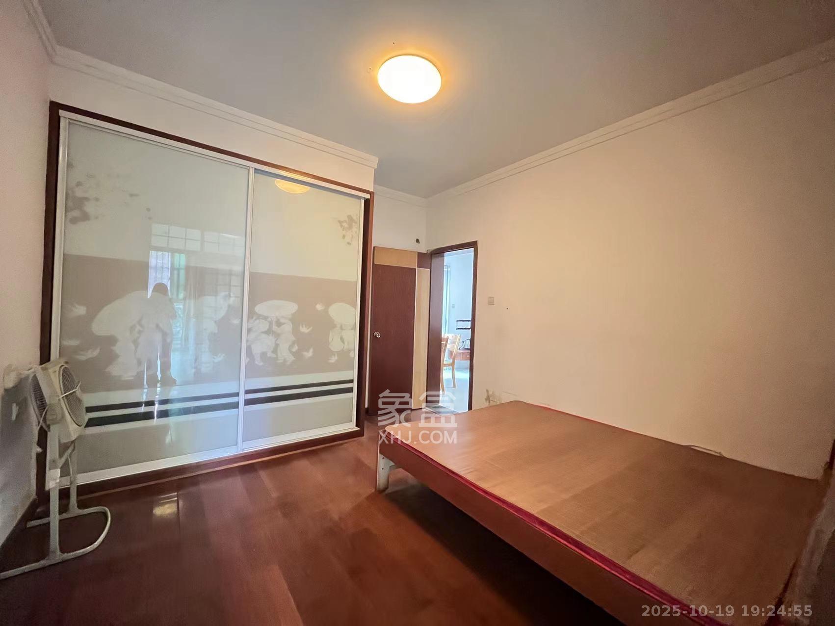 格林星城  1室1厅1卫    1800.0元/月室内图