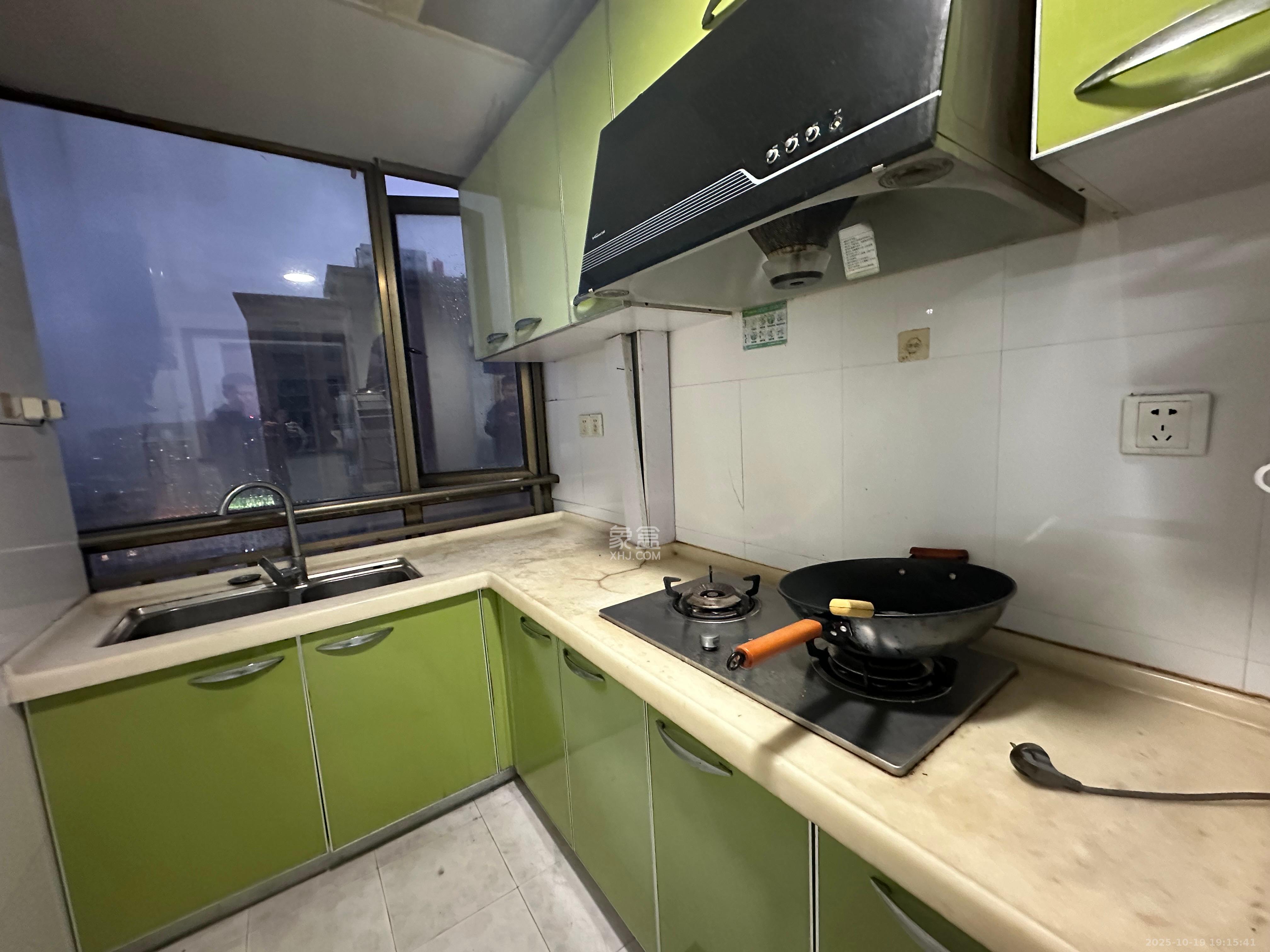 东上一品 1室0厅0卫 2600.0元/月 东上一品 1室0厅0卫 2600.0元/月室内图