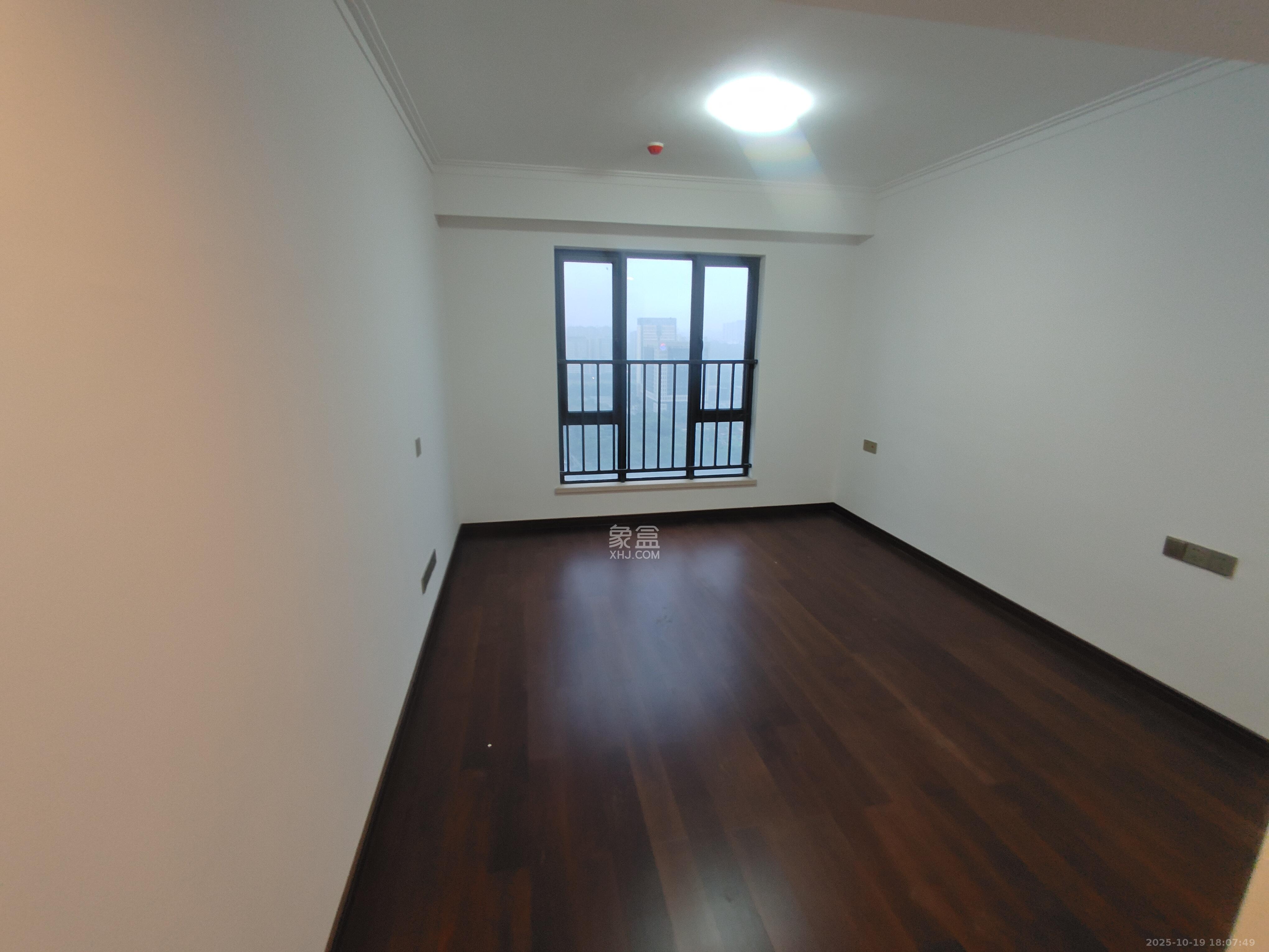 绿地长沙城际空间站(绿地新里佳苑) 4室2厅2卫 3500.0元/月 绿地长沙城际空间站(绿地新里佳苑) 4室2厅2卫 3500.0元/月室内图