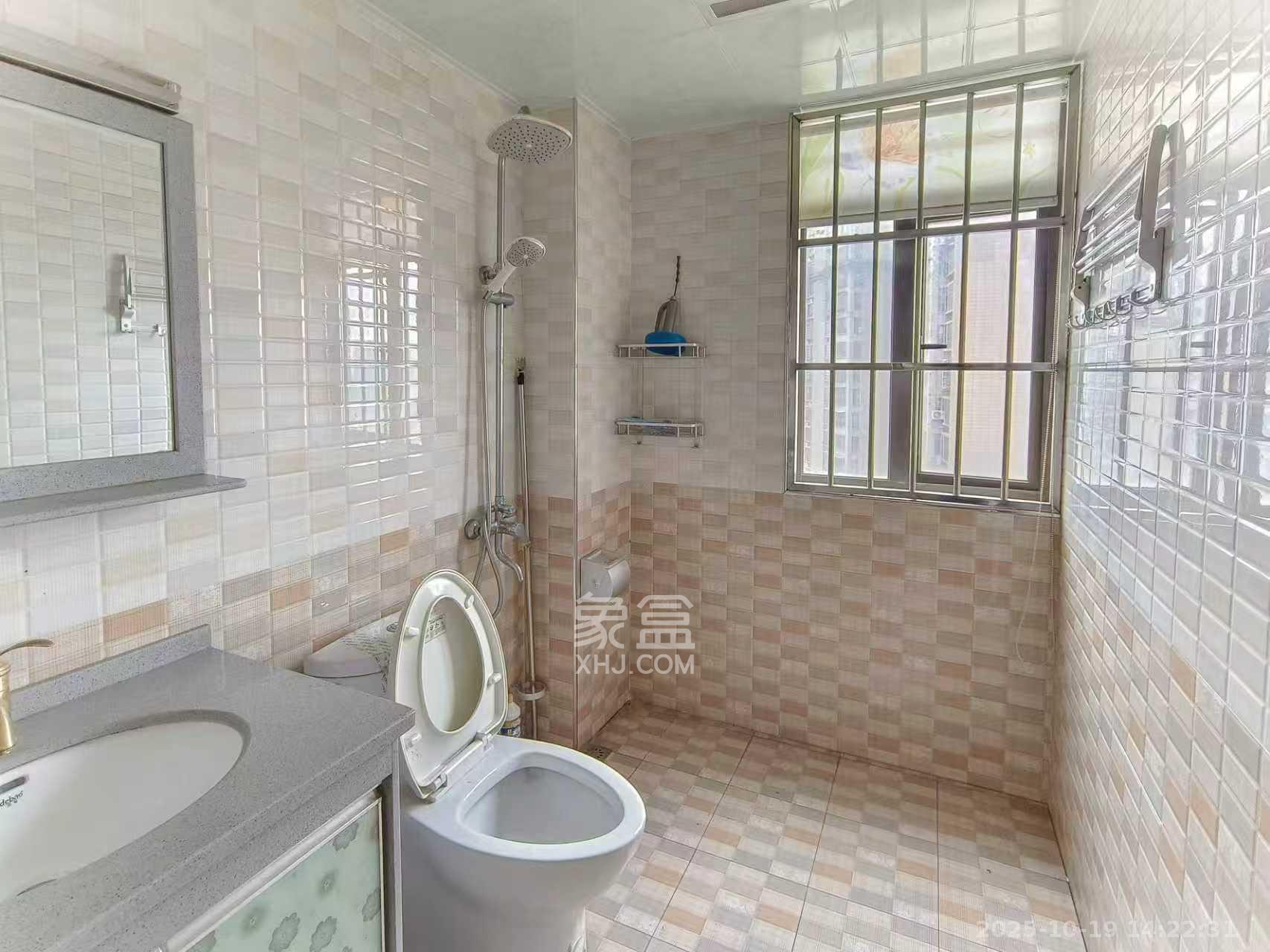 好望谷  3室2厅2卫    1800.0元/月室内图