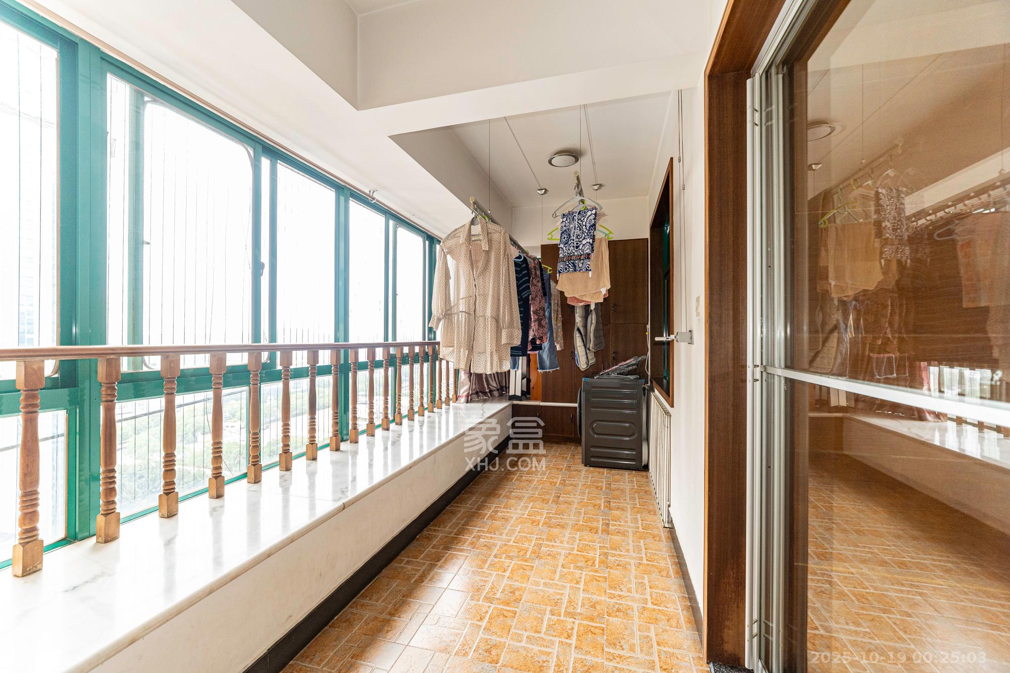 明城公寓  4室2厅2卫    89.8万阳台