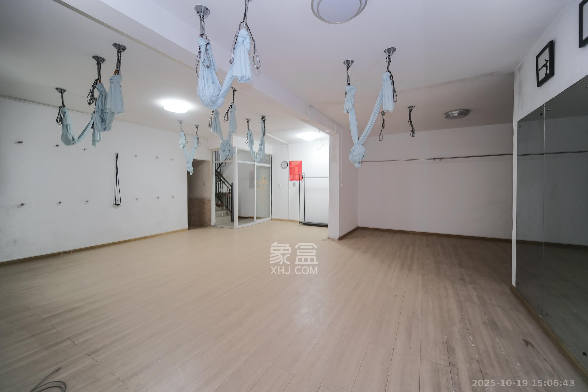 三一街区  4室2厅3卫    150.0万其他