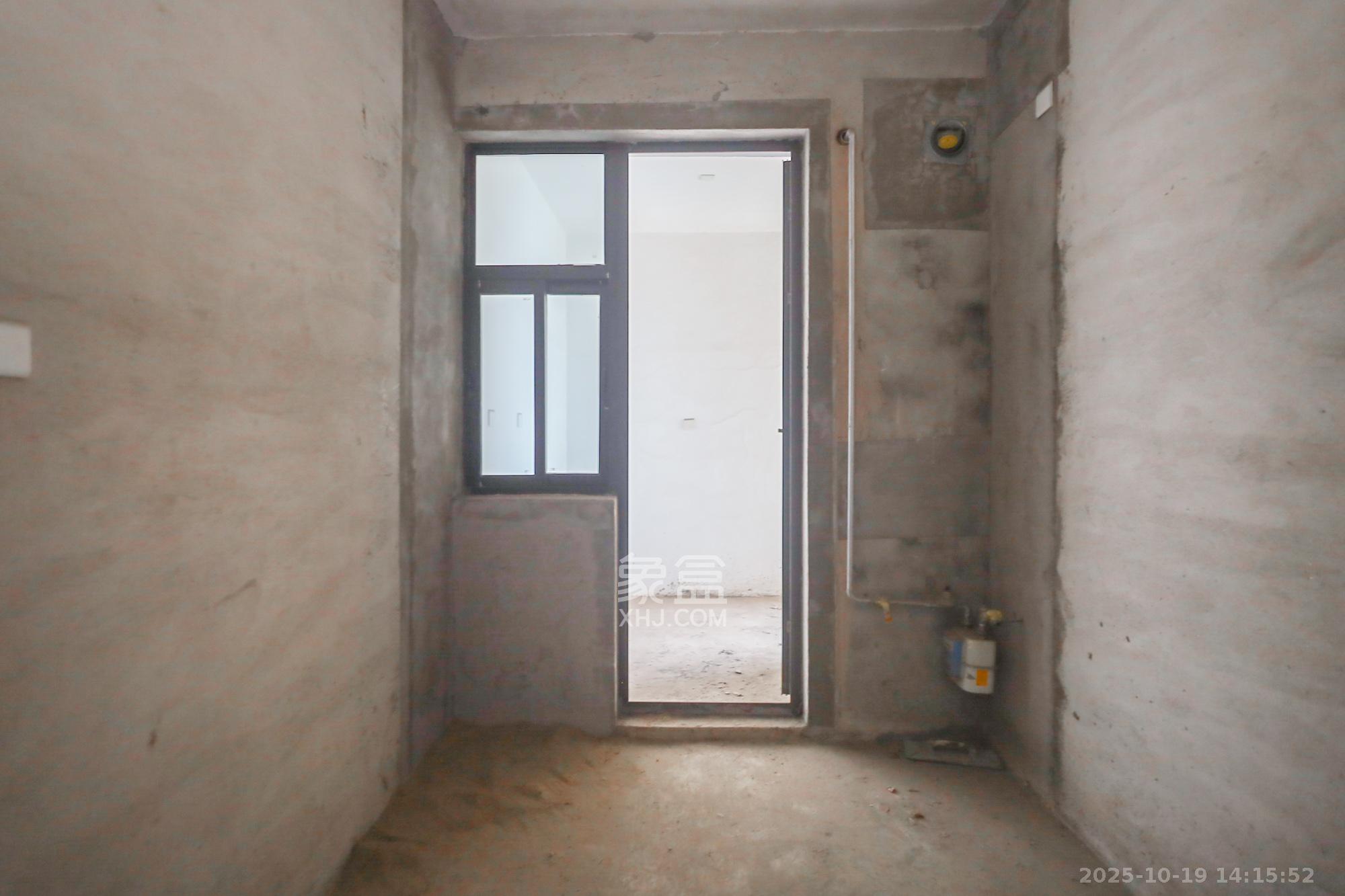 保利西海岸A区  4室2厅2卫    320.0万厨房