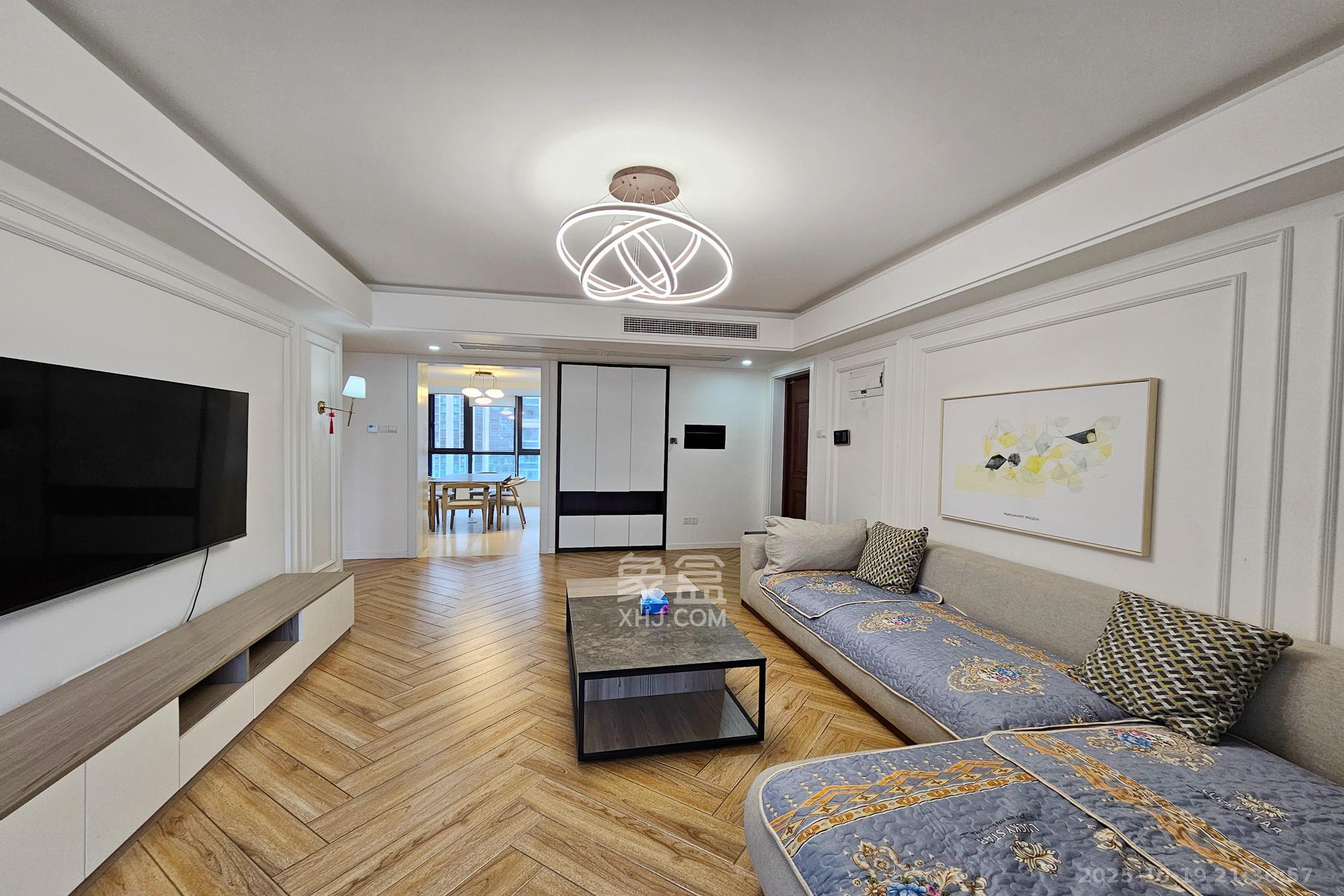 明昇壹城（明昇时代广场）一期  4室2厅2卫    260.0万客厅