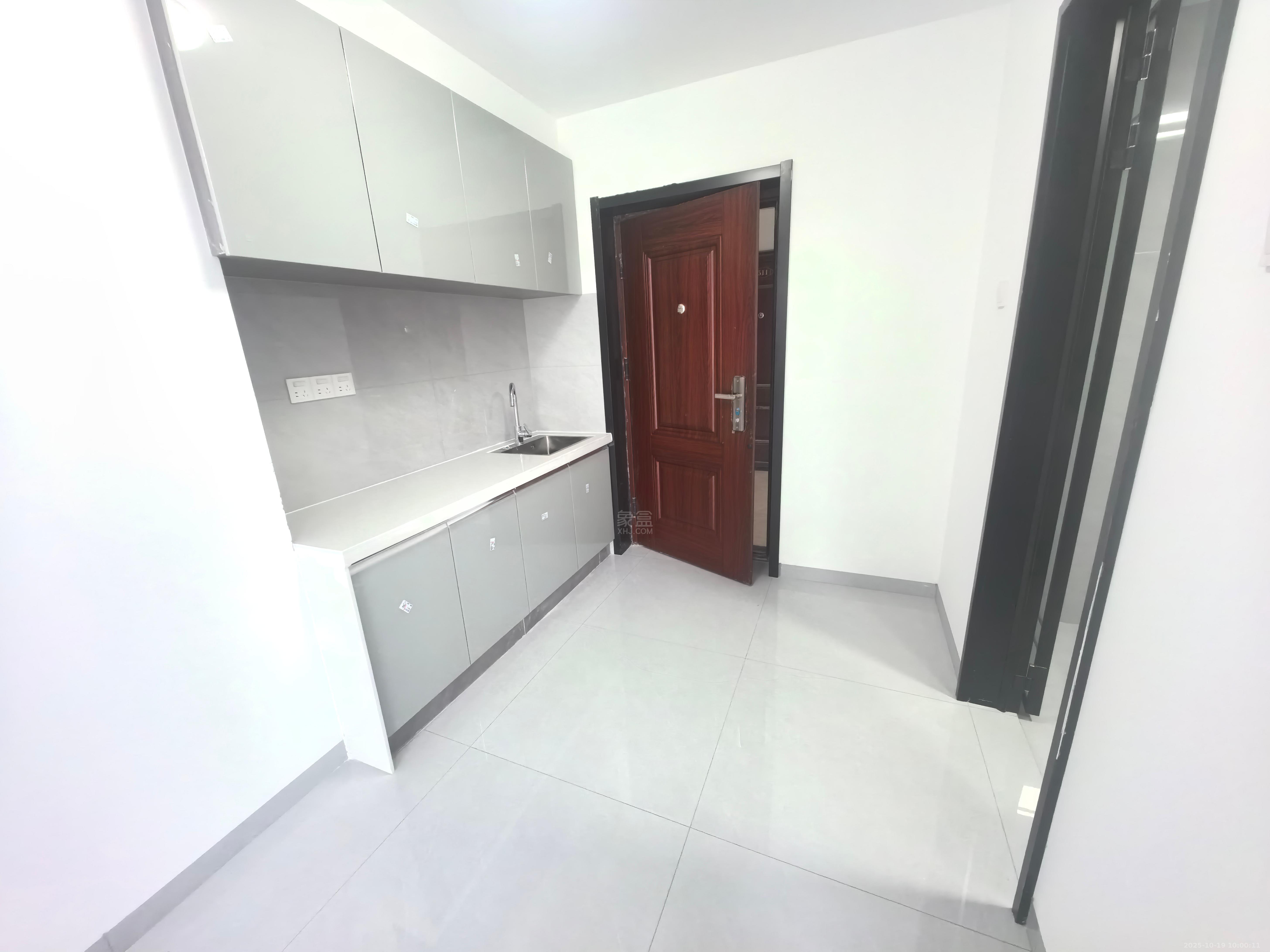 轨道交通城产业园 1室1厅1卫 900.0元/月 轨道交通城产业园 1室1厅1卫 900.0元/月室内图