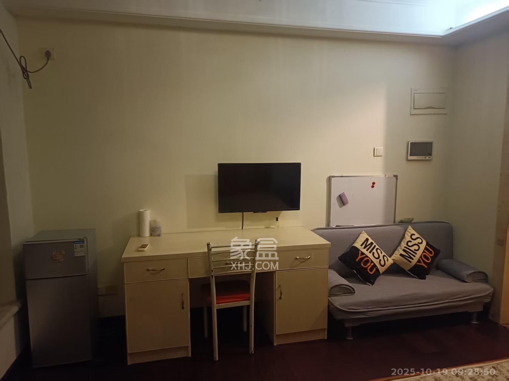 恒大华府  1室1厅1卫    1300.0元/月 恒大华府  1室1厅1卫    1300.0元/月室内图