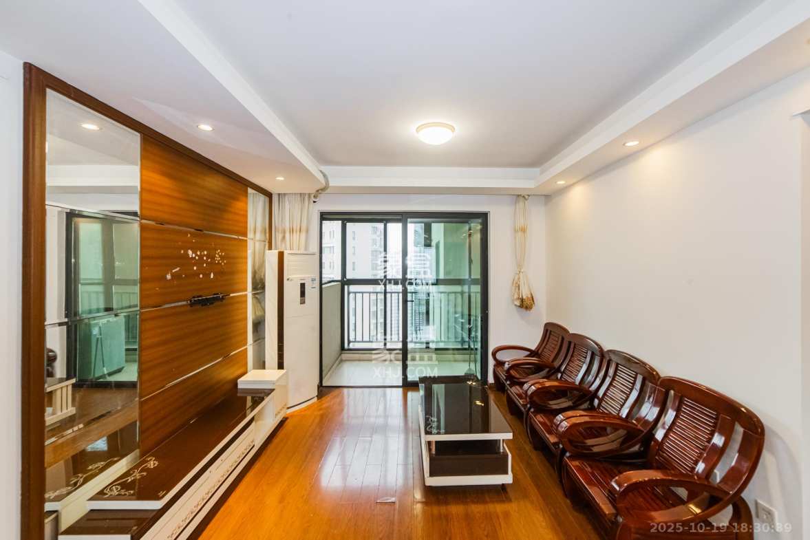 万科城 3室2厅2卫 80.0万 万科城 3室2厅2卫 80.0万客厅