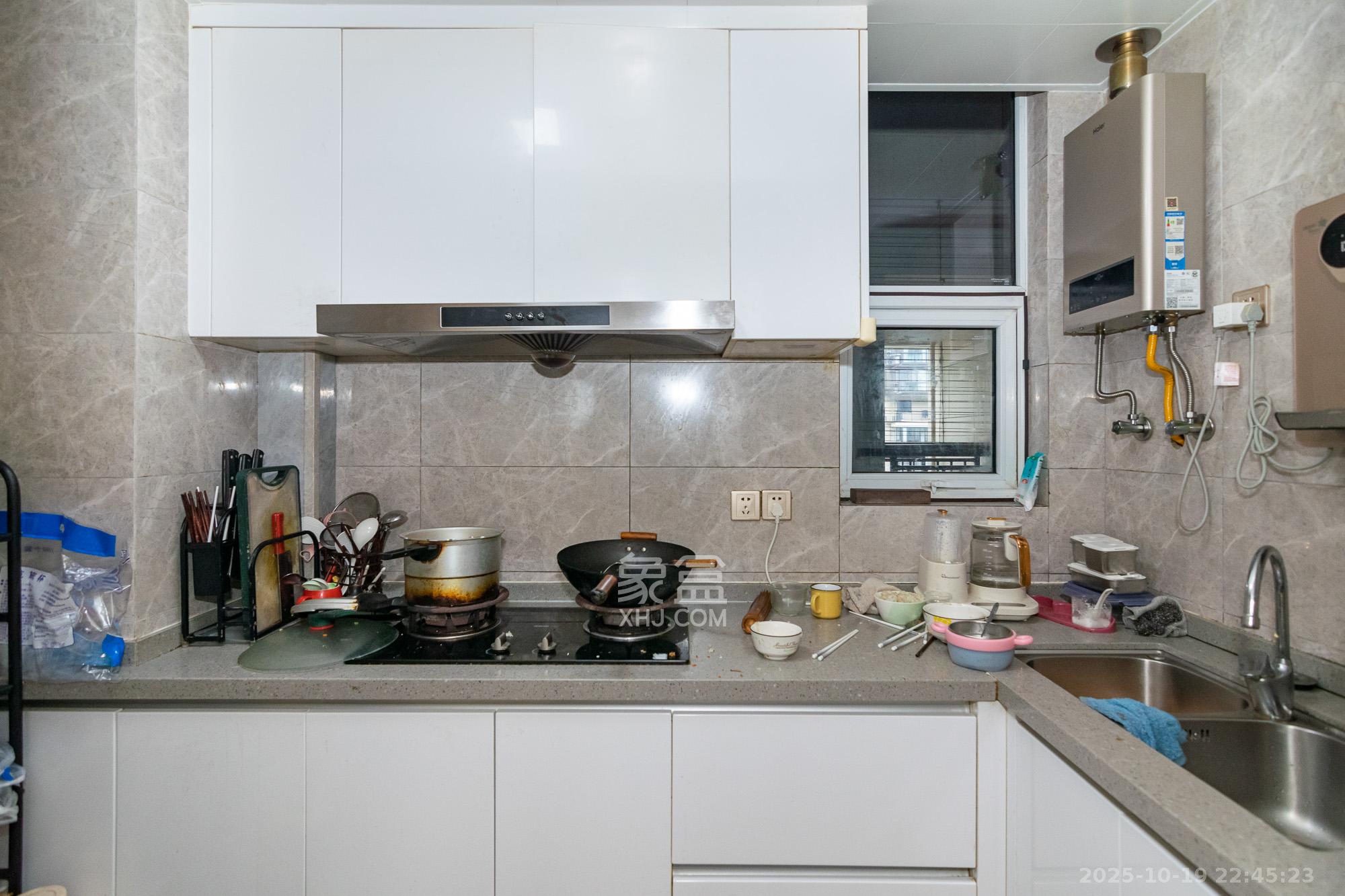 新华联梦想城 3室2厅1卫 90.0万 新华联梦想城 3室2厅1卫 90.0万厨房