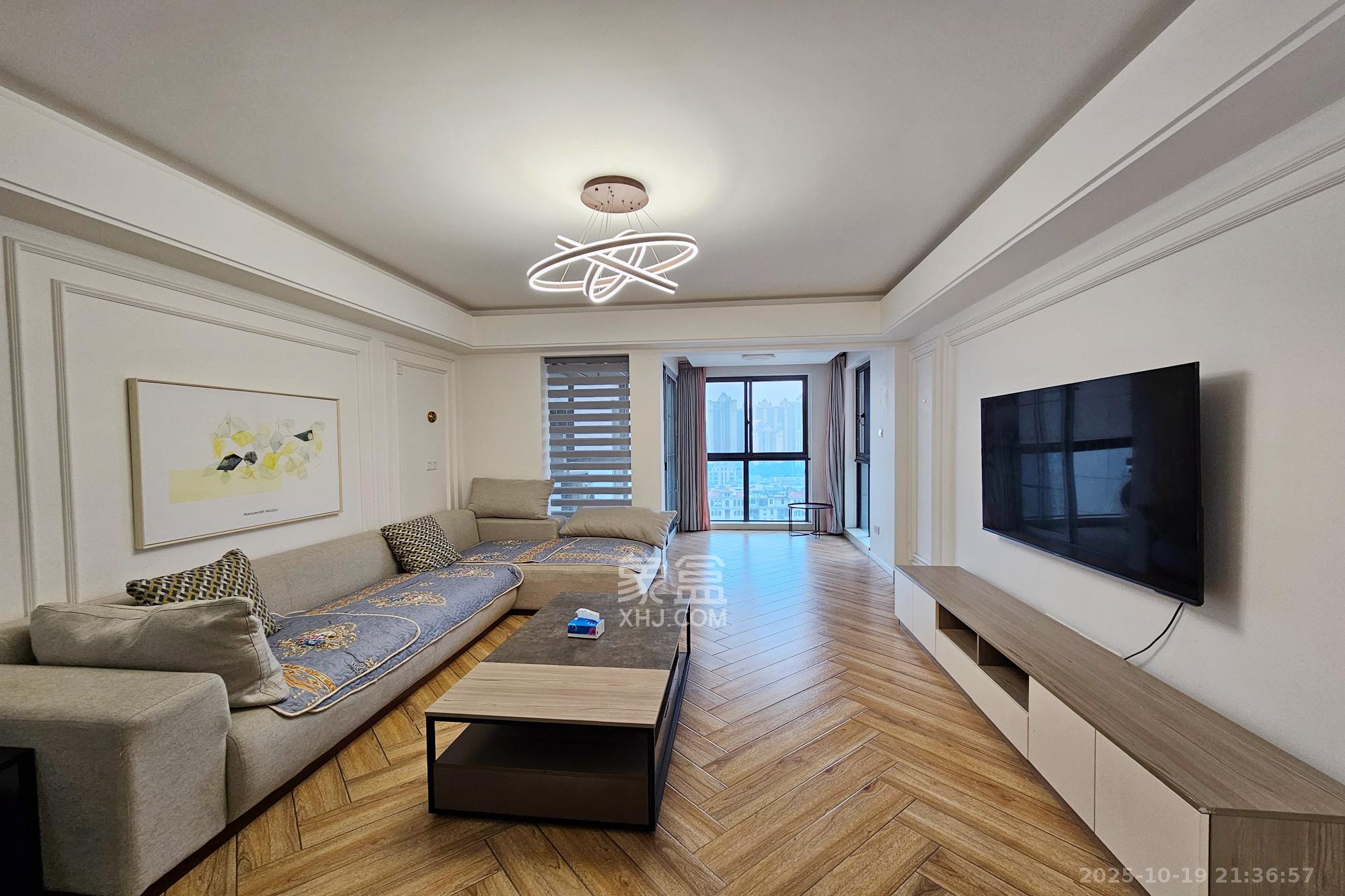 明昇壹城（明昇时代广场）一期  4室2厅2卫    260.0万客厅