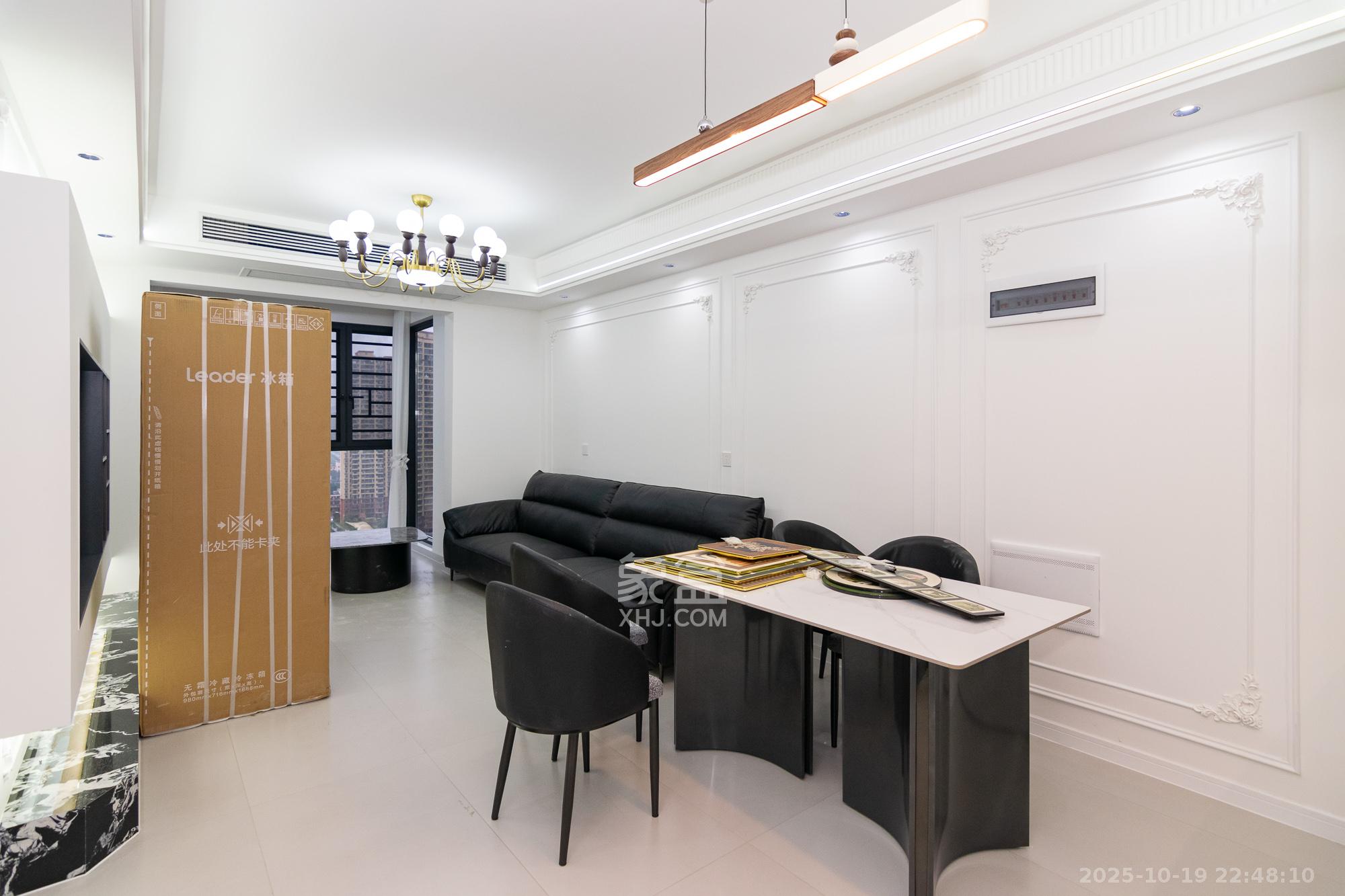 美的翰城  3室2厅2卫    69.8万客厅