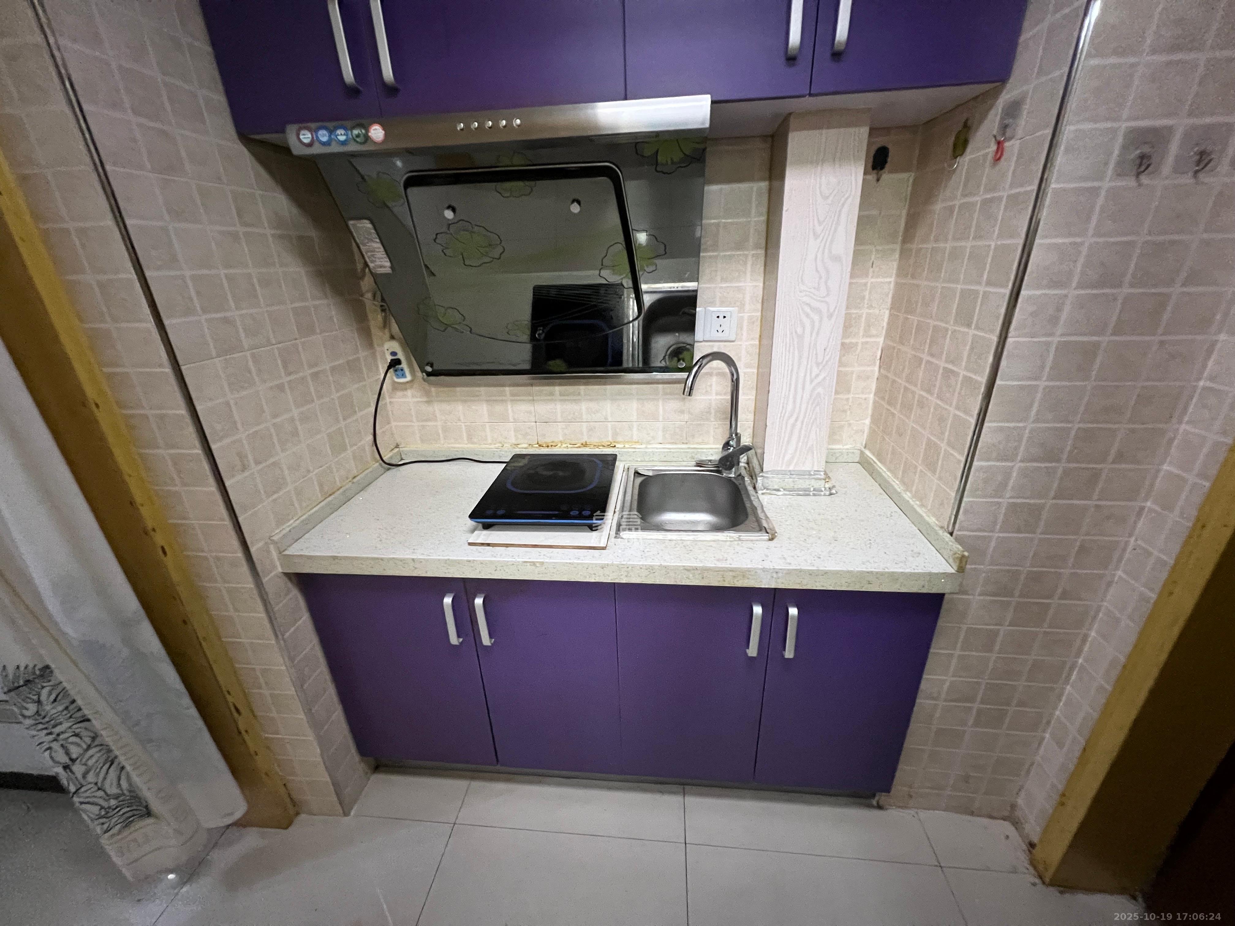 万象凯旋湾 1室1厅1卫 1300.0元/月 万象凯旋湾 1室1厅1卫 1300.0元/月室内图