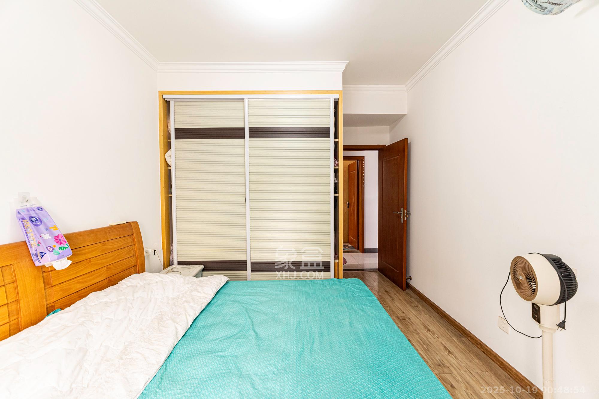 花样年华  3室2厅1卫    53.8万 花样年华  3室2厅1卫    53.8万卧室