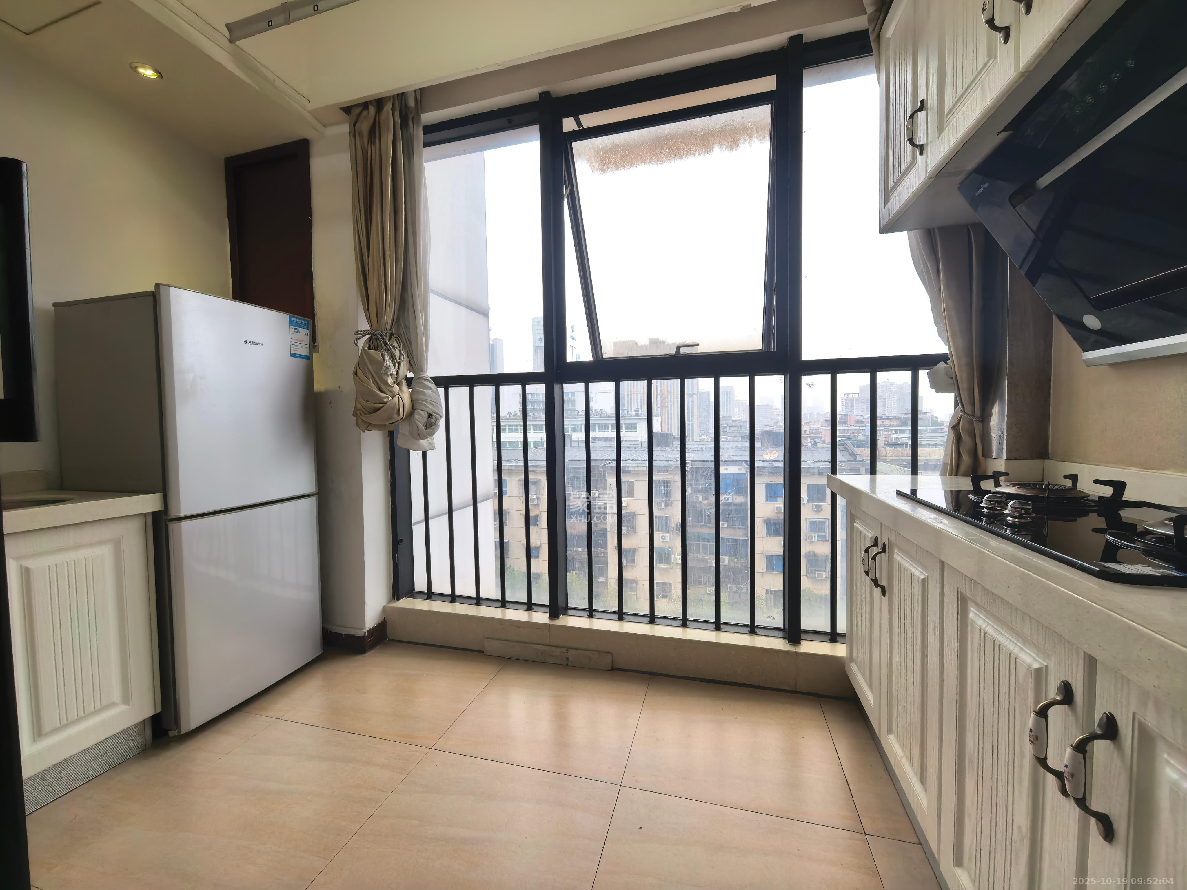 东塘瑞府  1室1厅1卫    1800.0元/月室内图