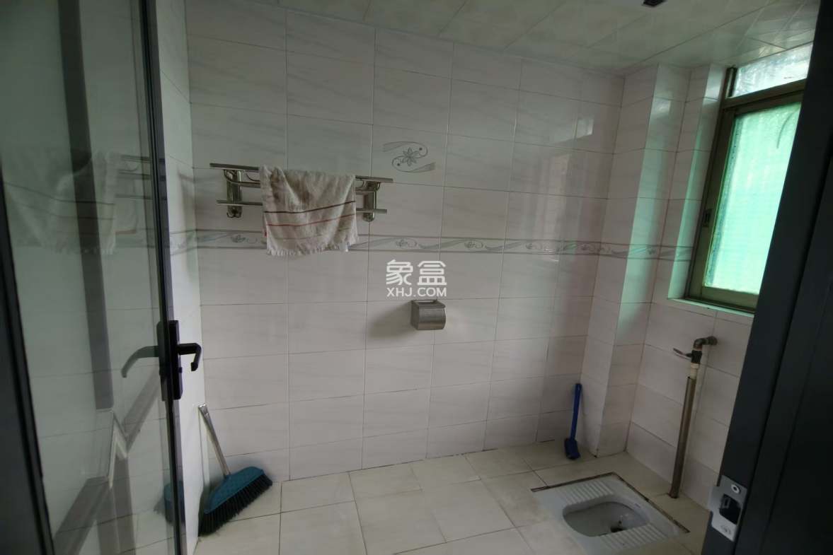 金山花园  4室2厅2卫    1500.0元/月 金山花园  4室2厅2卫    1500.0元/月室内图