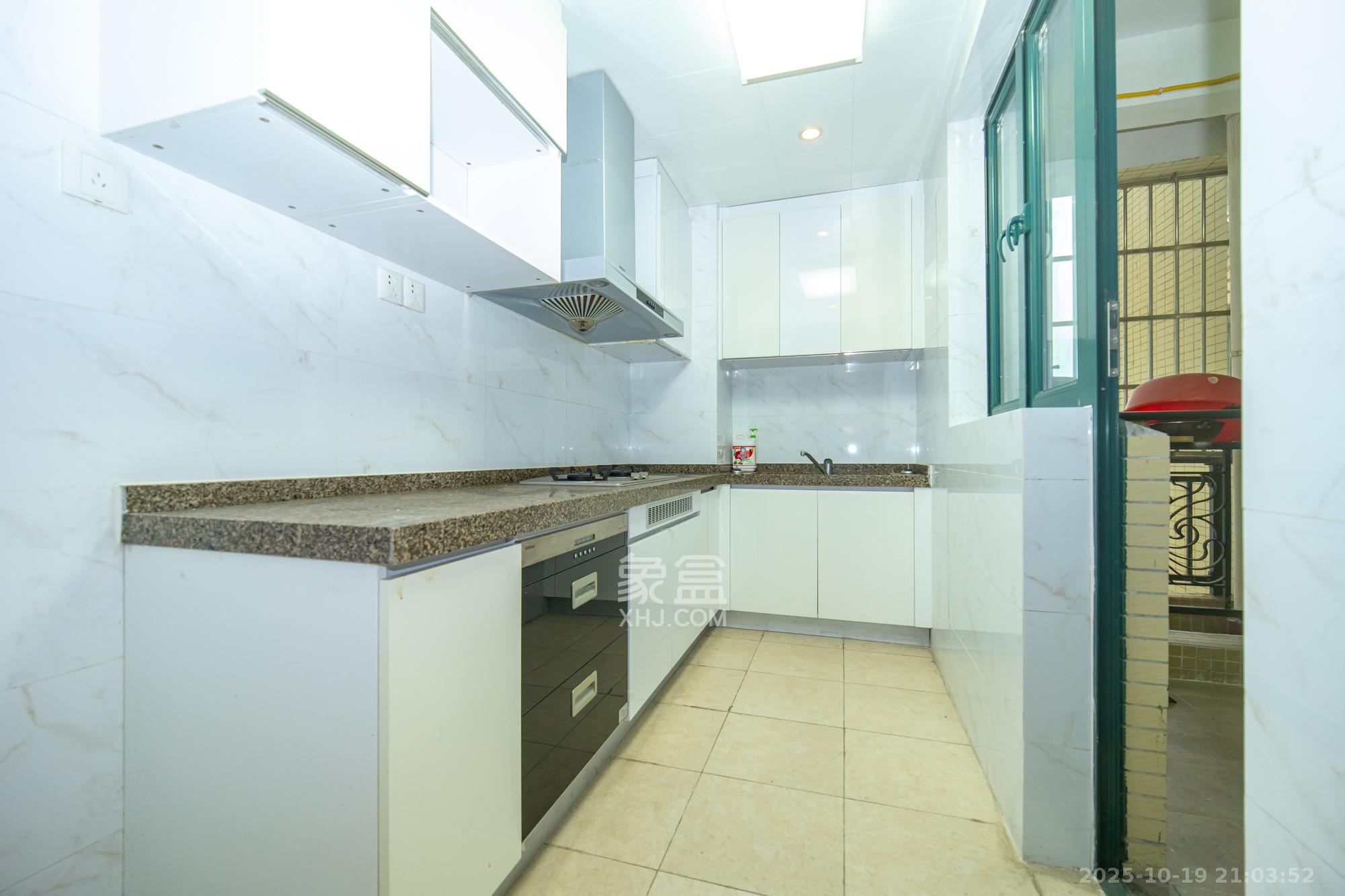 恒大雅苑  3室2厅1卫    88.0万 恒大雅苑  3室2厅1卫    88.0万厨房