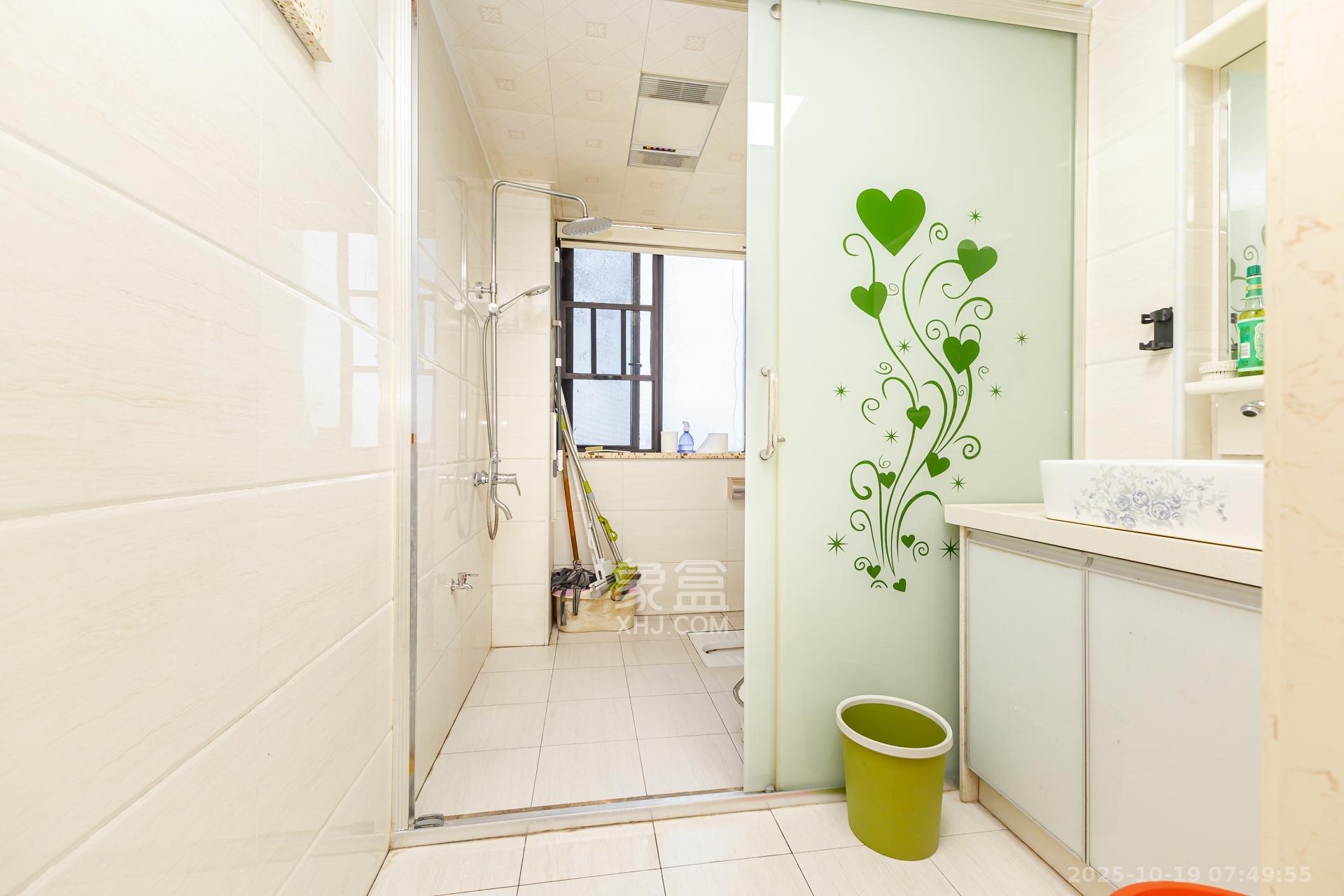 长燃新奥佳园  4室2厅2卫    88.8万 长燃新奥佳园  4室2厅2卫    88.8万卫生间