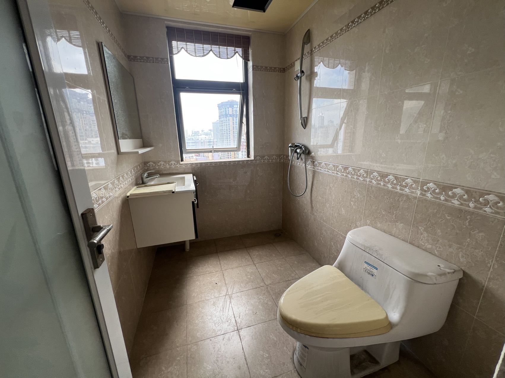 丽晶温泉海景花园一期(别名:丽晶维港、丽晶海景花园)  2室2厅2卫    150.0万 丽晶温泉海景花园一期(别名:丽晶维港、丽晶海景花园)  2室2厅2卫    150.0万客厅