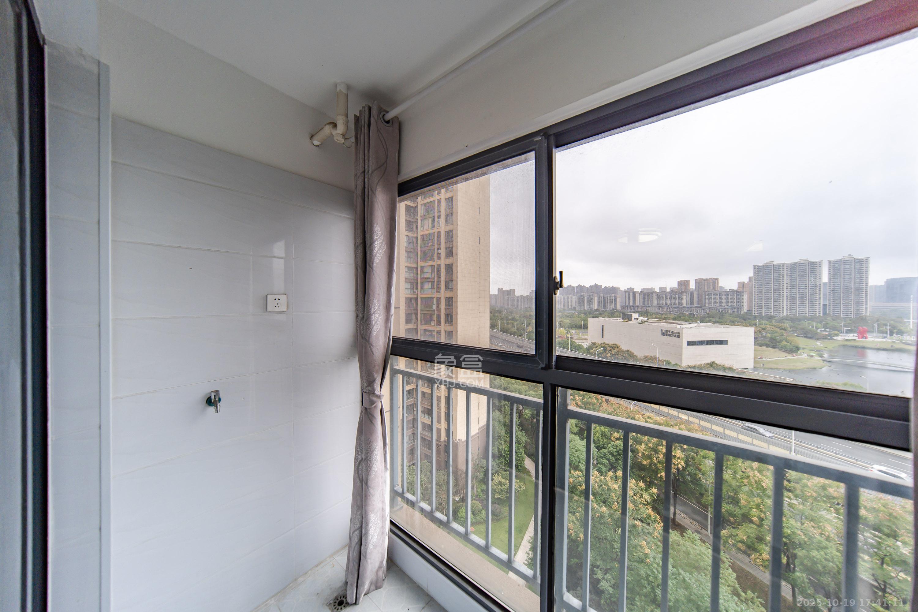 湘熙水郡(观澜海赋家园)  3室2厅2卫    130.0万 湘熙水郡(观澜海赋家园)  3室2厅2卫    130.0万阳台