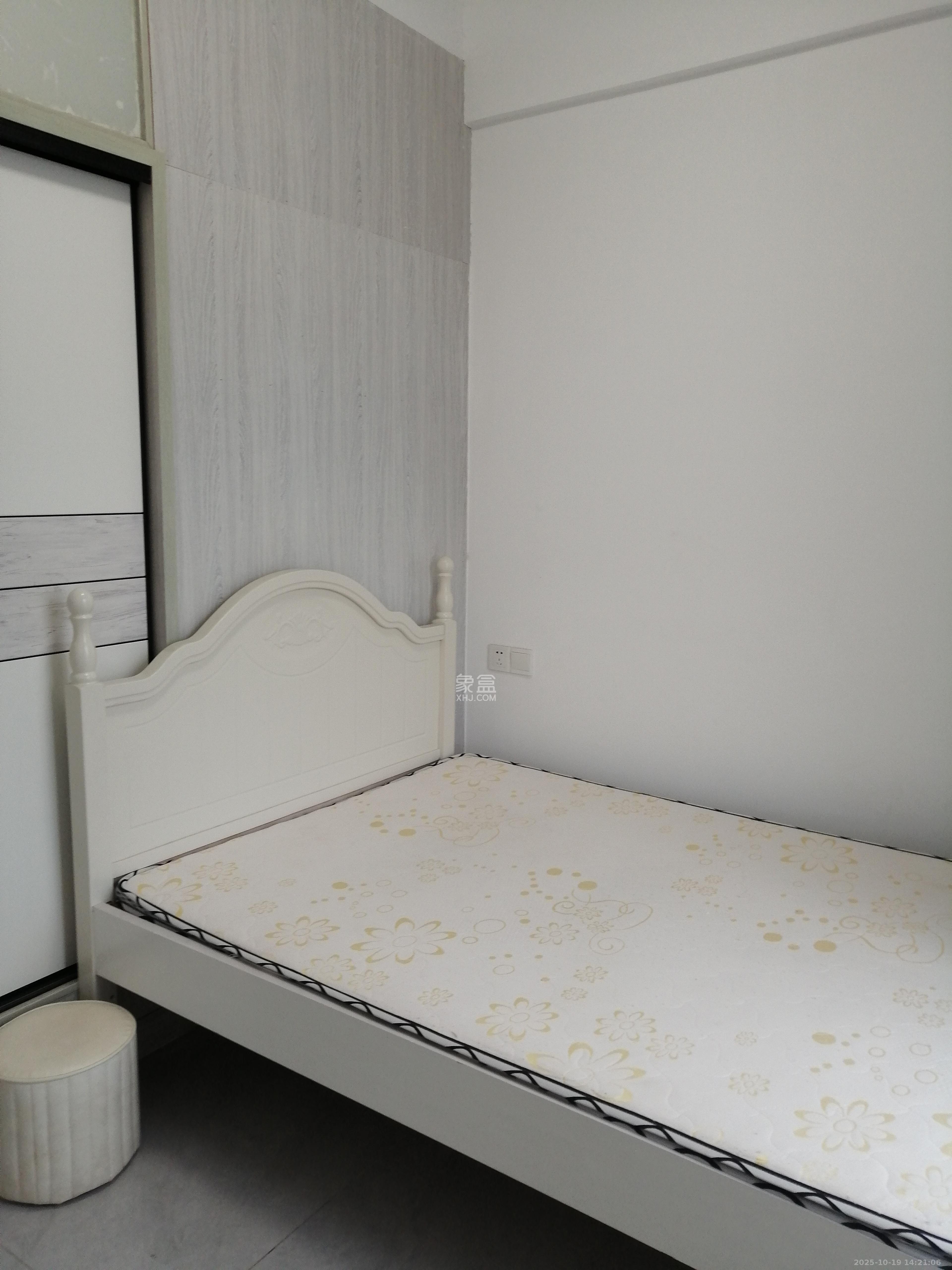 中南国际眼镜城(中伟商业中心)  1室0厅0卫    1500.0元/月 中南国际眼镜城(中伟商业中心)  1室0厅0卫    1500.0元/月室内图