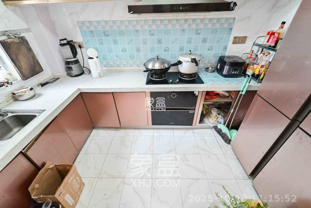 绿地之窗  4室2厅2卫    2900.0元/月室内图