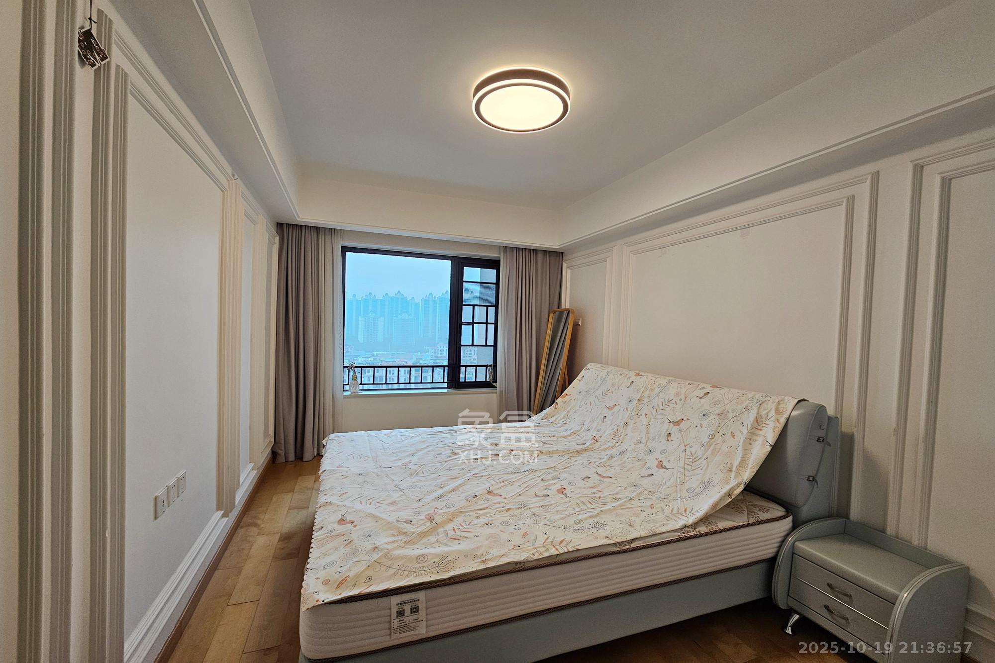 明昇壹城（明昇时代广场）一期  4室2厅2卫    260.0万卧室