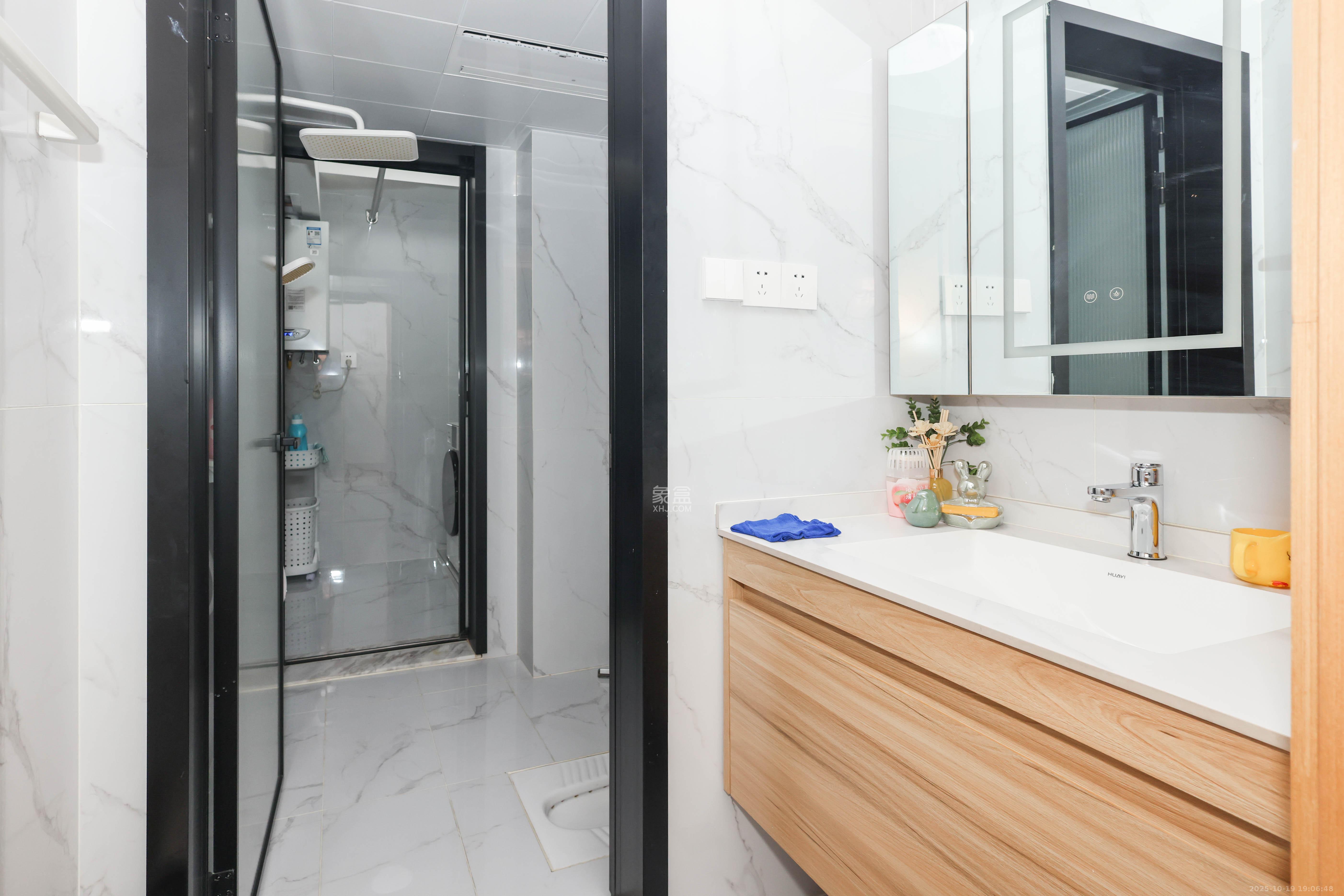 中国铁建梅溪青秀三期  3室2厅2卫    188.0万卫生间