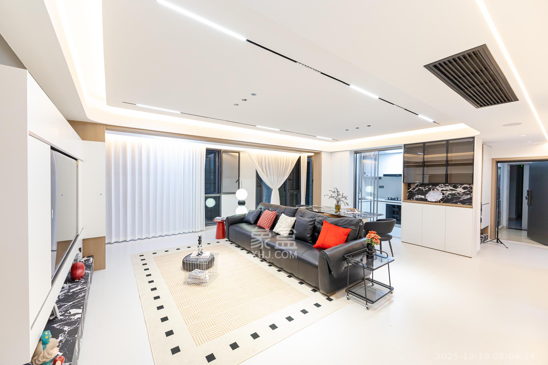 明发阅江悦府  4室2厅2卫    136.0万客厅