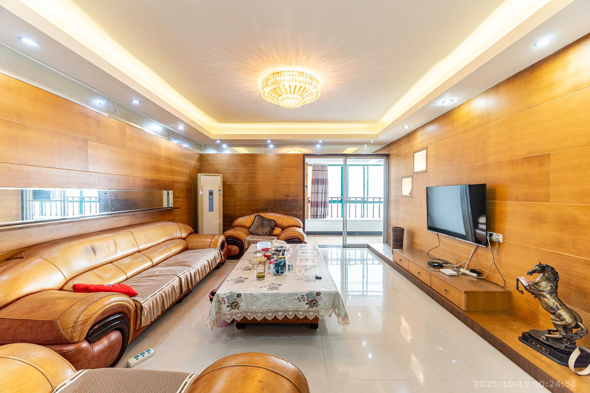 明城公寓 4室2厅2卫 89.8万 明城公寓 4室2厅2卫 89.8万客厅