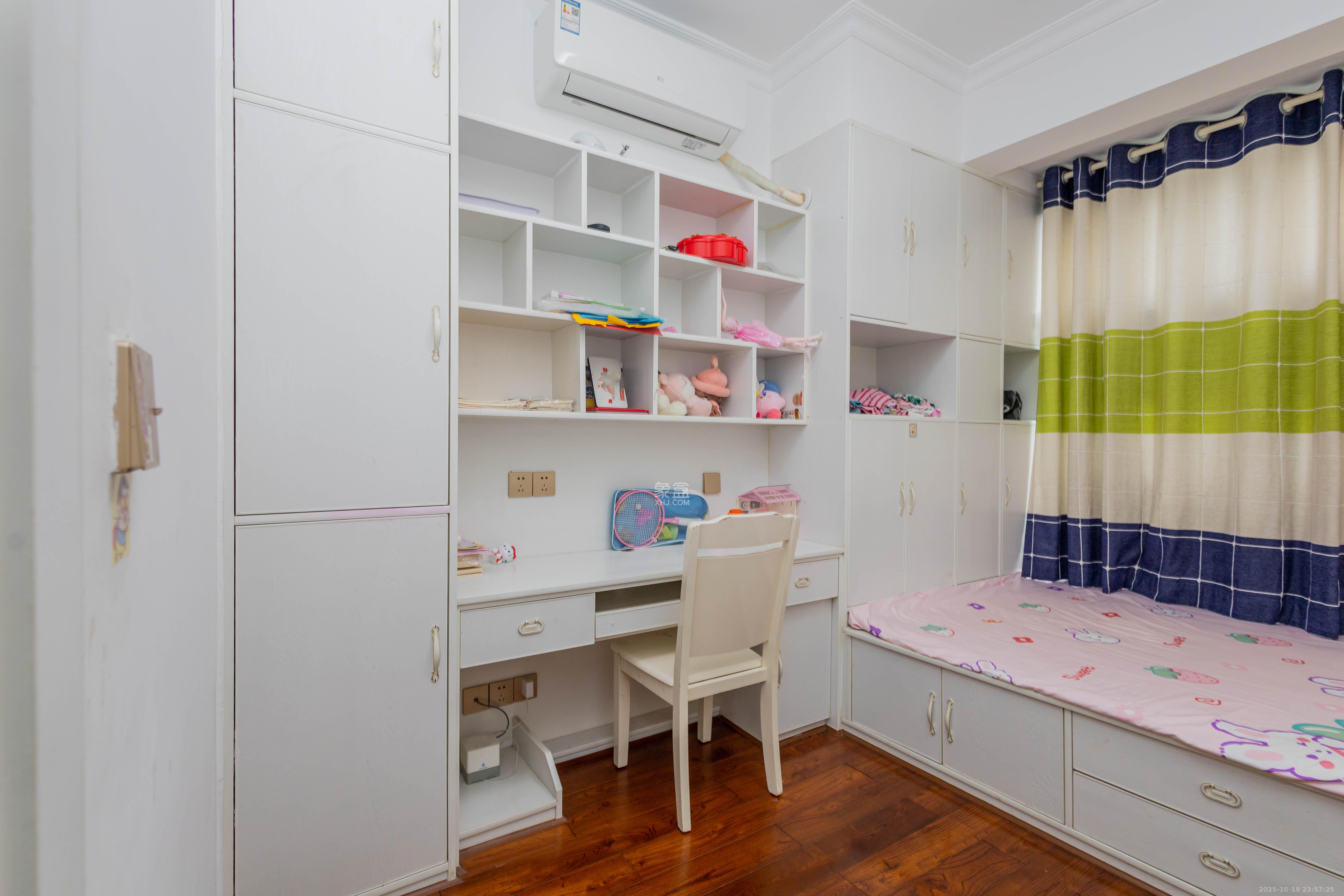 辉煌国际城二期  3室2厅1卫    95.0万卧室