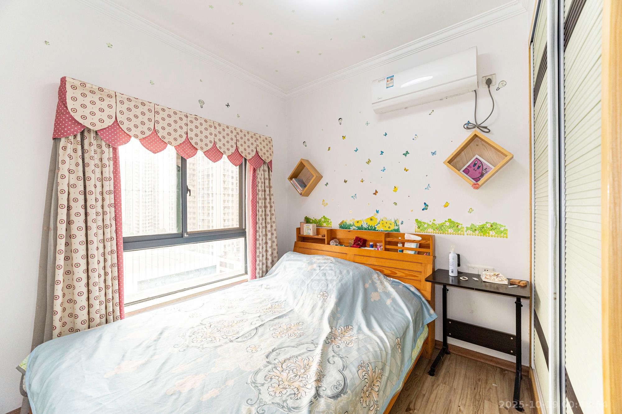 花样年华  3室2厅1卫    53.8万 花样年华  3室2厅1卫    53.8万卧室