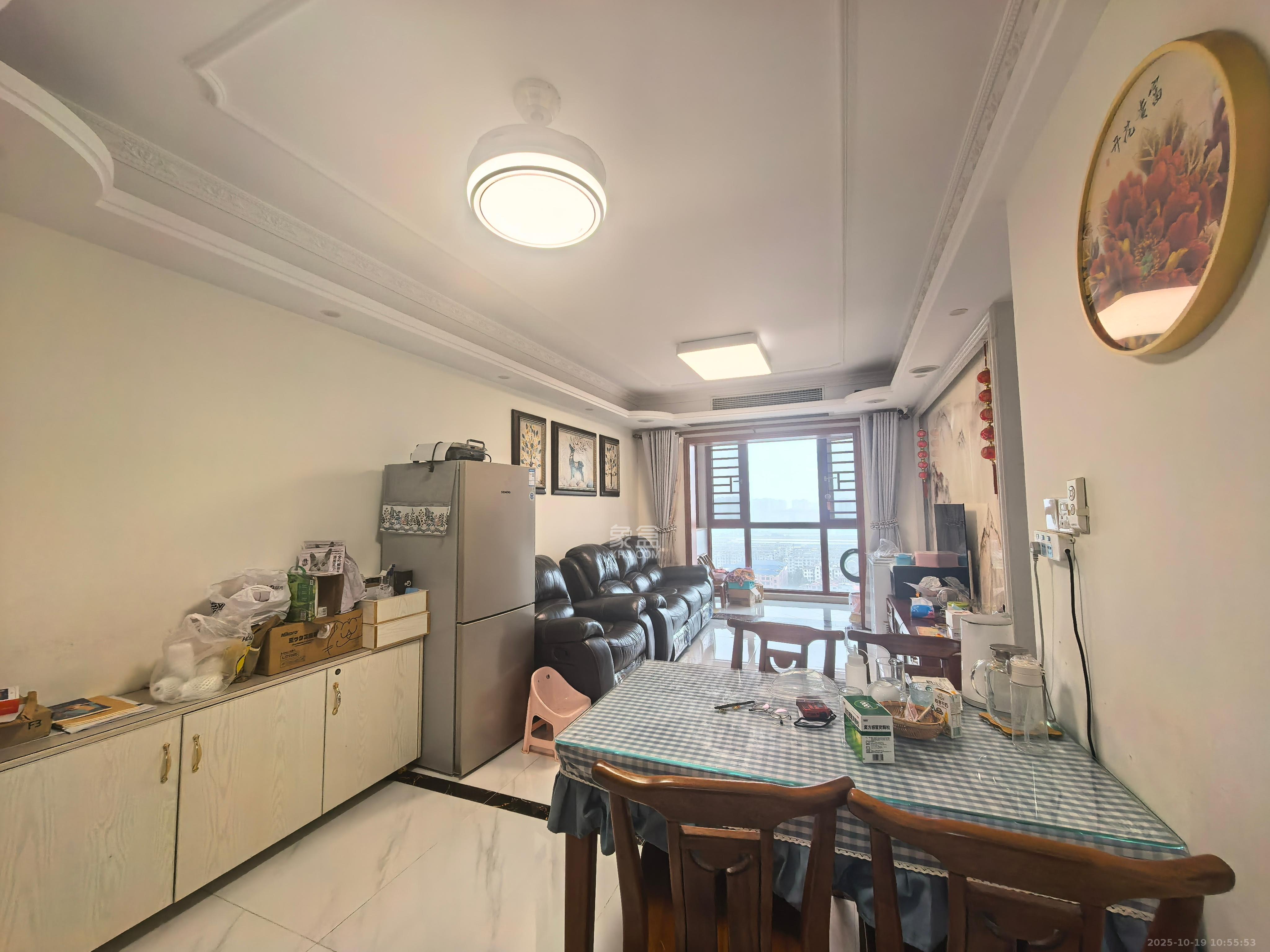 华润置地广场二期  3室2厅1卫    2500.0元/月 华润置地广场二期  3室2厅1卫    2500.0元/月户型图