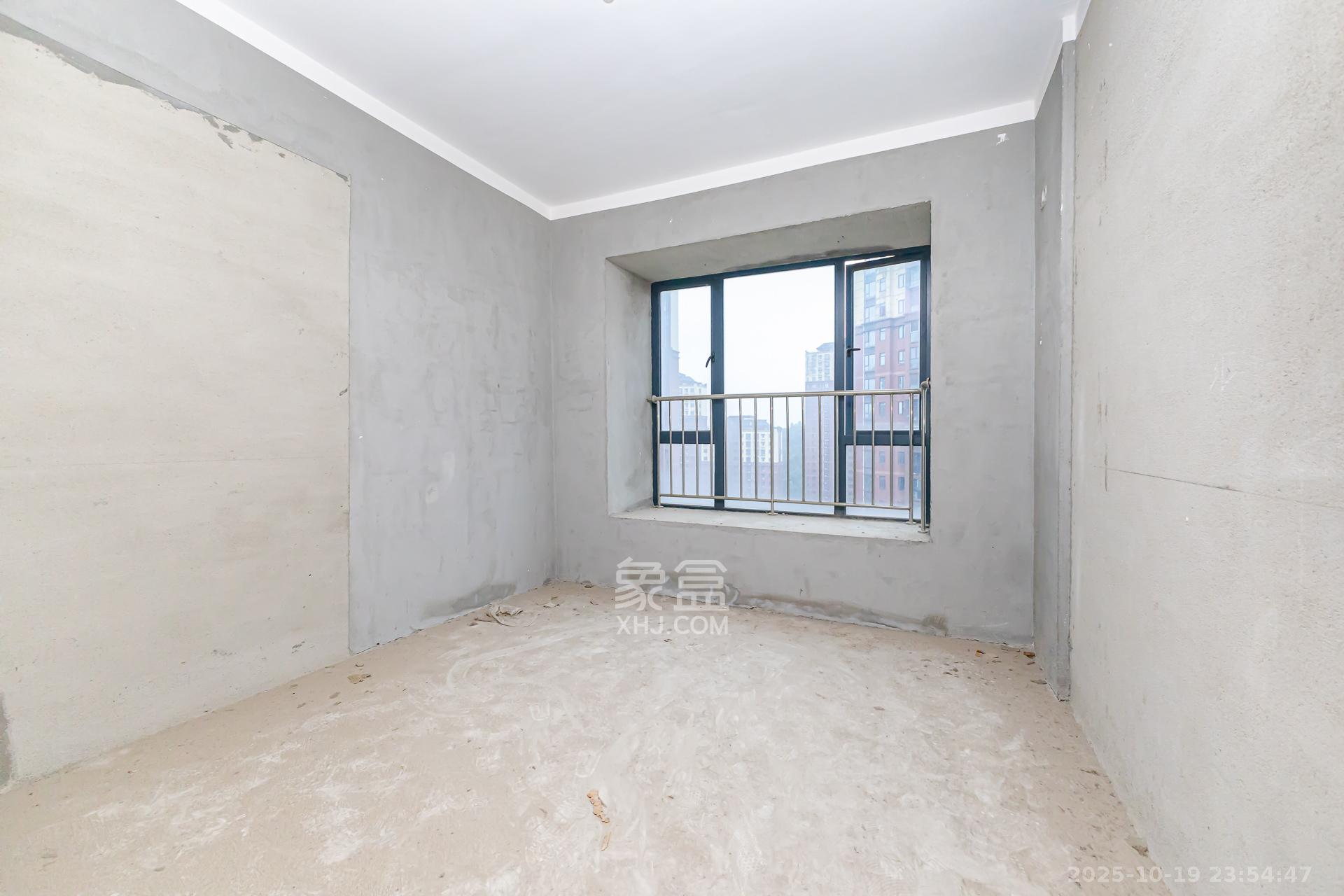 珠江东方明珠（新地东方明珠）三期  3室2厅1卫    46.0万卧室