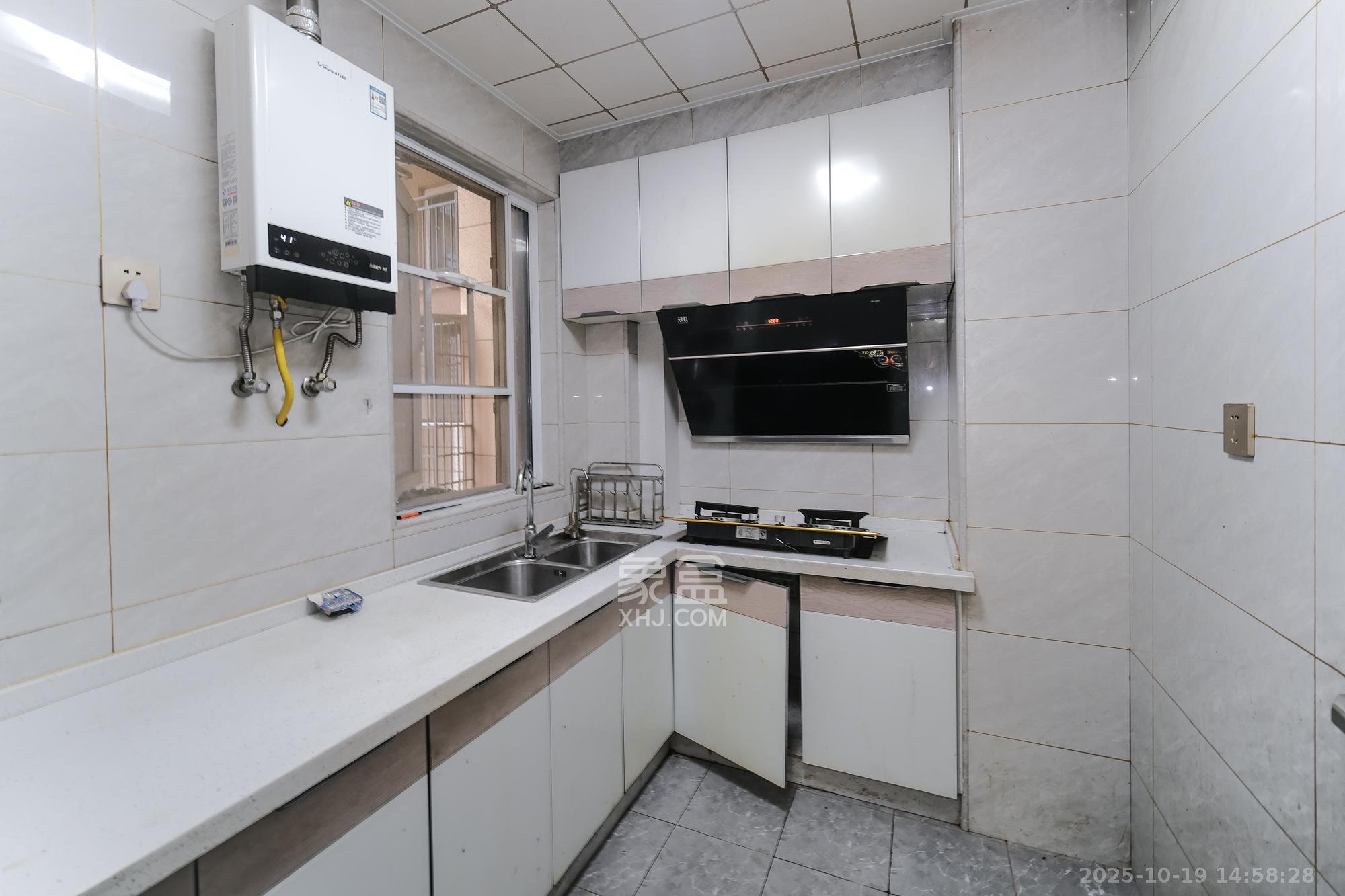 荣盛花语城 3室2厅1卫 86.0万 荣盛花语城 3室2厅1卫 86.0万厨房