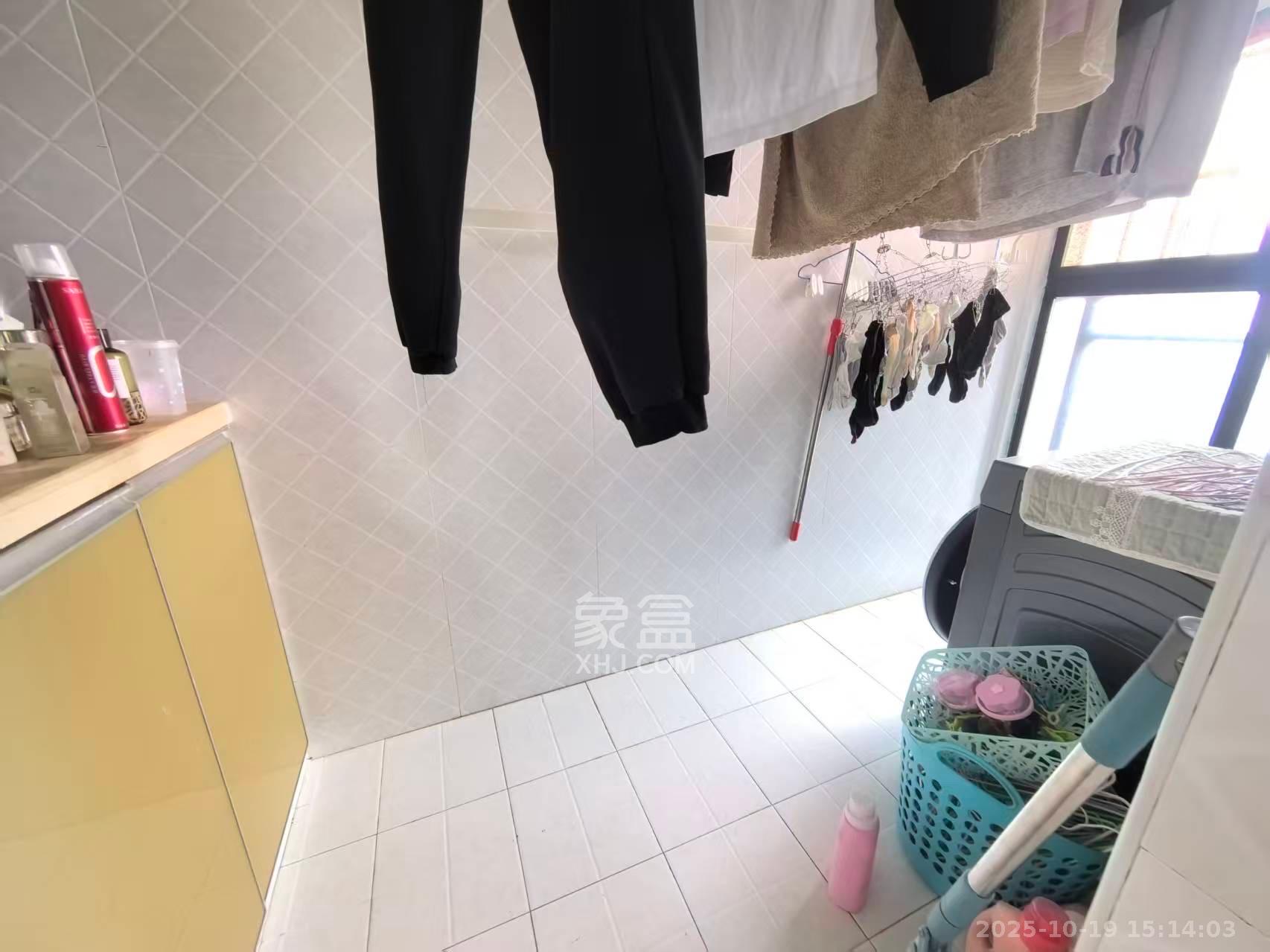 阿普阿布  3室2厅1卫    2500.0元/月 阿普阿布  3室2厅1卫    2500.0元/月室内图