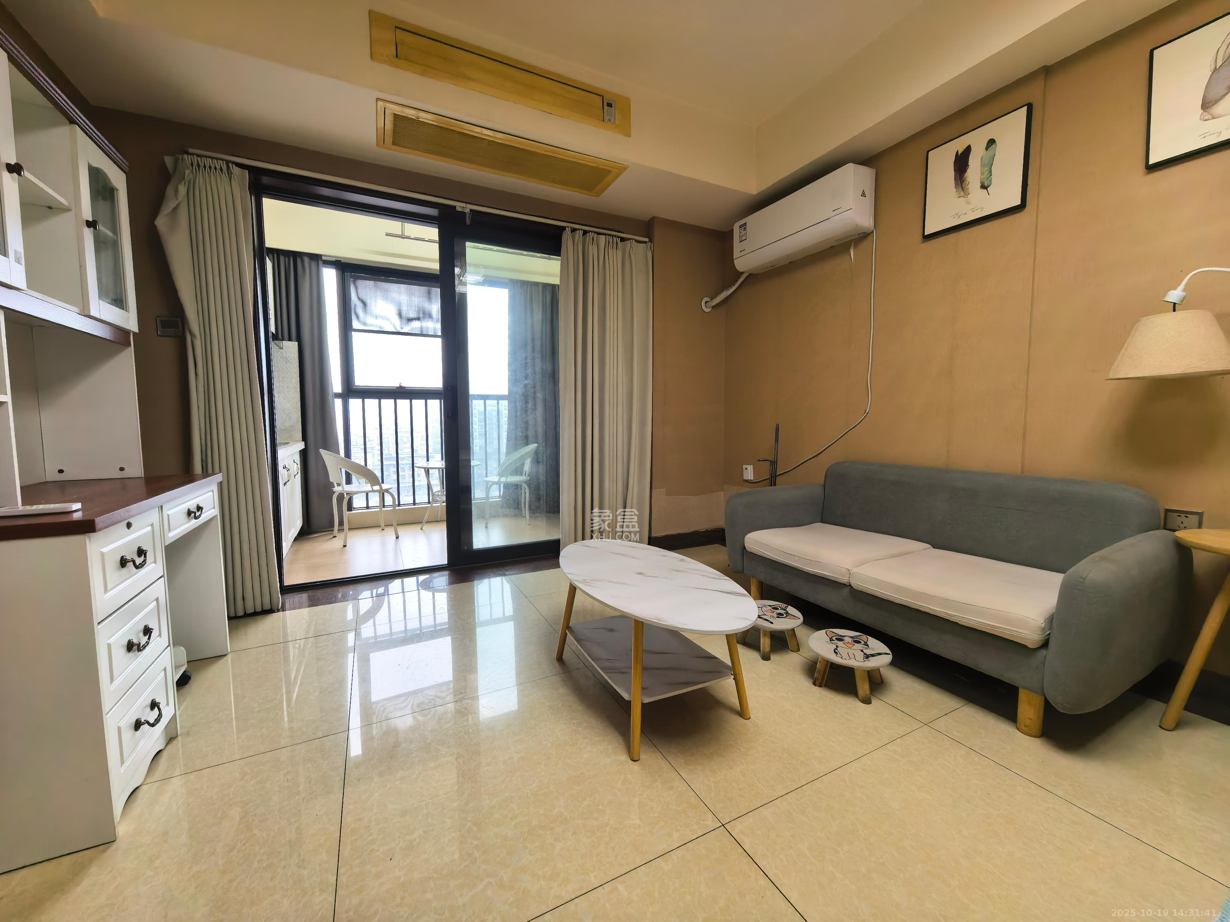 东塘瑞府  1室1厅1卫    1800.0元/月 东塘瑞府  1室1厅1卫    1800.0元/月