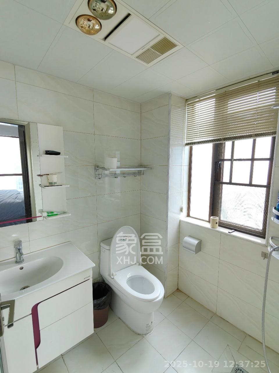 紫鑫御湖湾  4室2厅2卫    2300.0元/月室内图