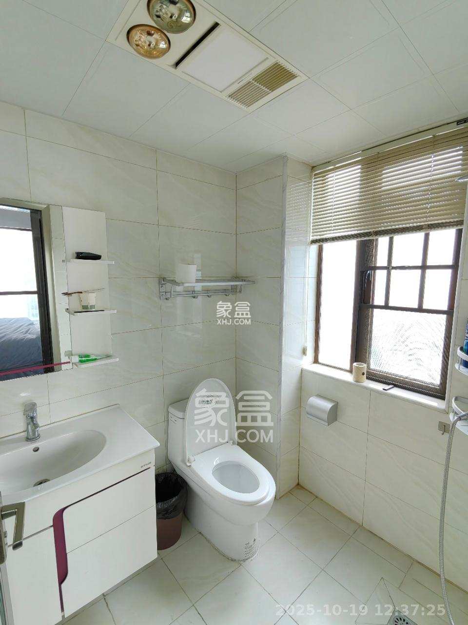 紫鑫御湖湾  4室2厅2卫    2300.0元/月 紫鑫御湖湾  4室2厅2卫    2300.0元/月室内图