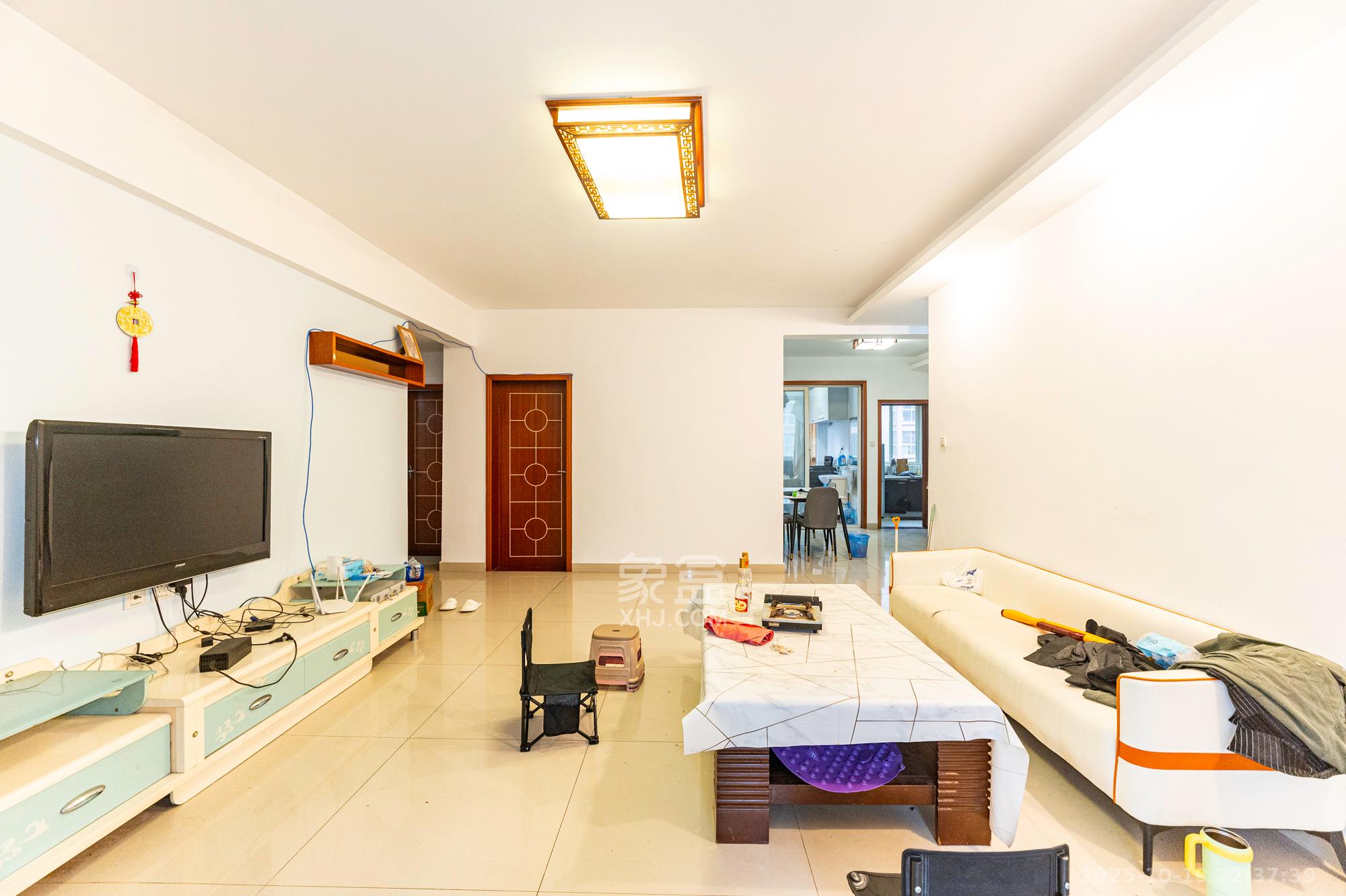 彩都公寓 3室2厅2卫 78.8万 彩都公寓 3室2厅2卫 78.8万客厅