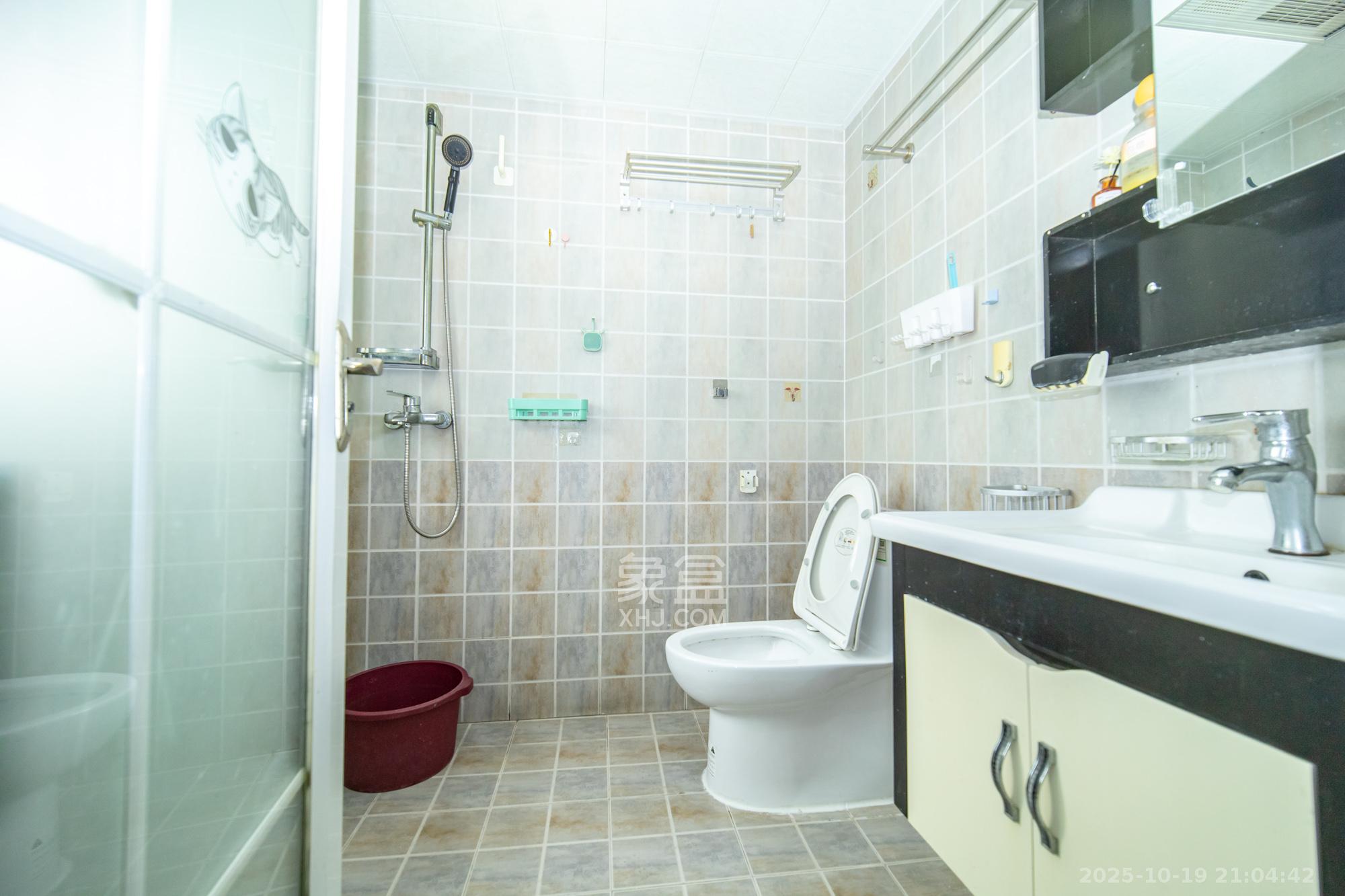 挪威森林（美世界园林公寓）  4室2厅2卫    120.0万卫生间