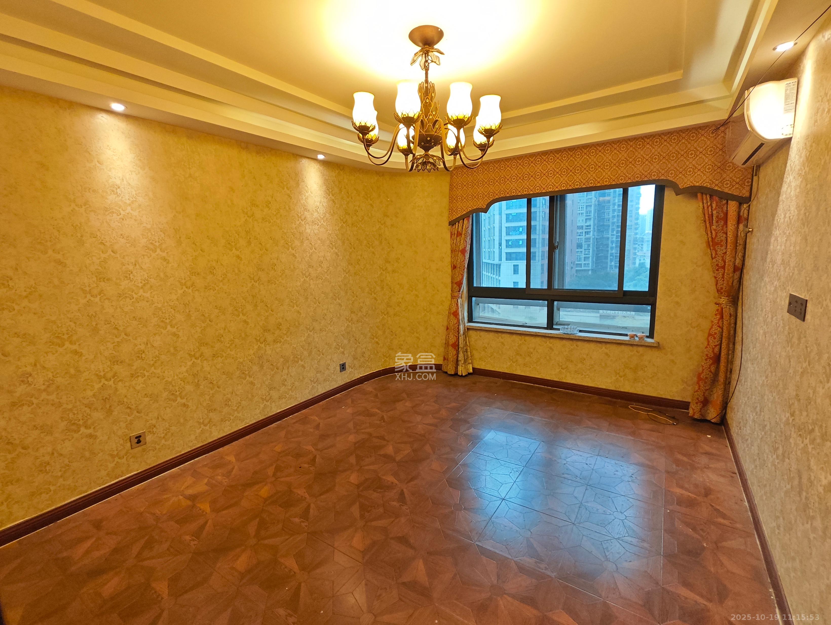 奥克斯广场  4室2厅2卫    3500.0元/月 奥克斯广场  4室2厅2卫    3500.0元/月室内图